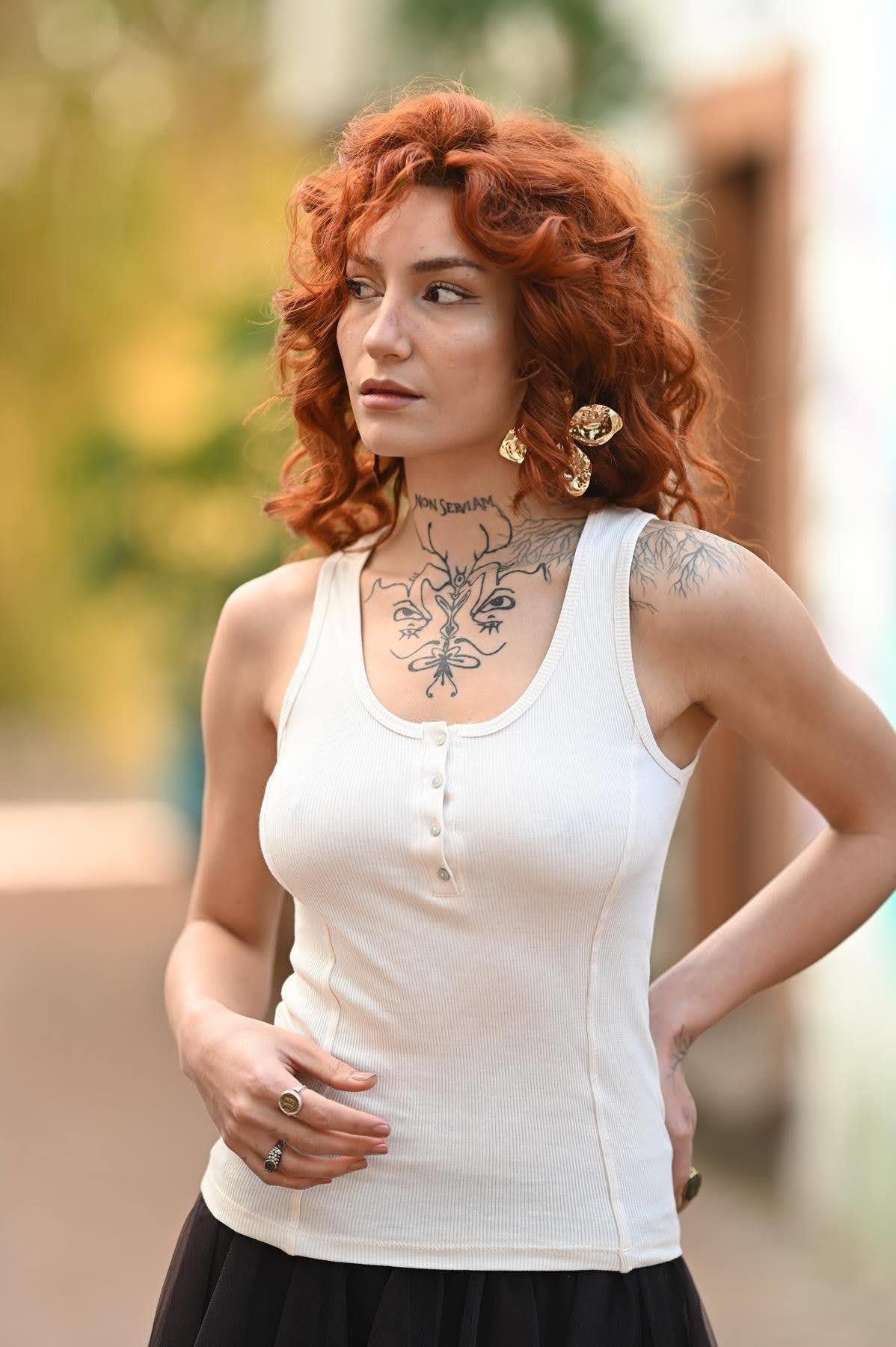 Krem Rengi Dört Düğmeli Kaşkorse Atlet