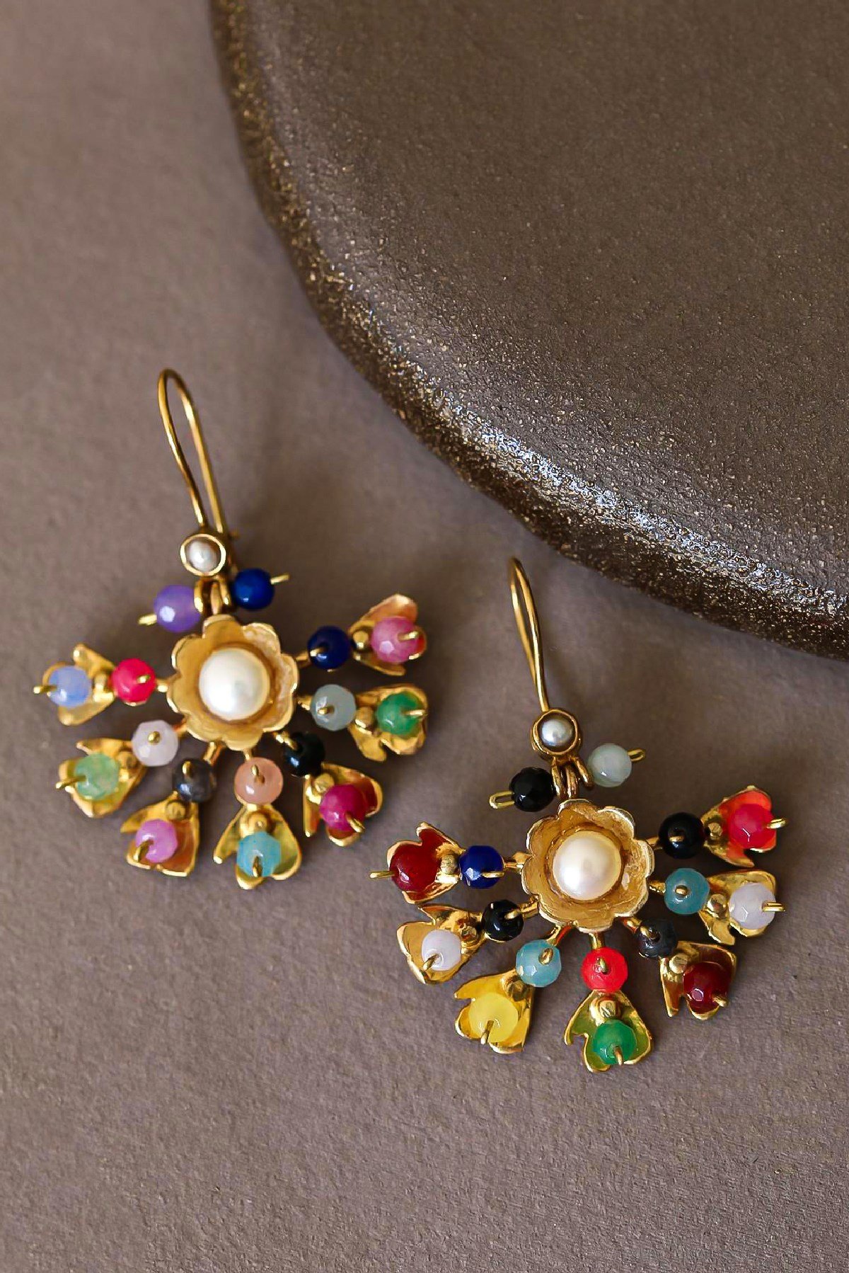 Bronz Renkli Doğal Taşlı İncili Sallantılı Tasarım Küpe - Şaman Butik Bronz Renkli Doğal Taşlı İncili Sallantılı Tasarım Küpe