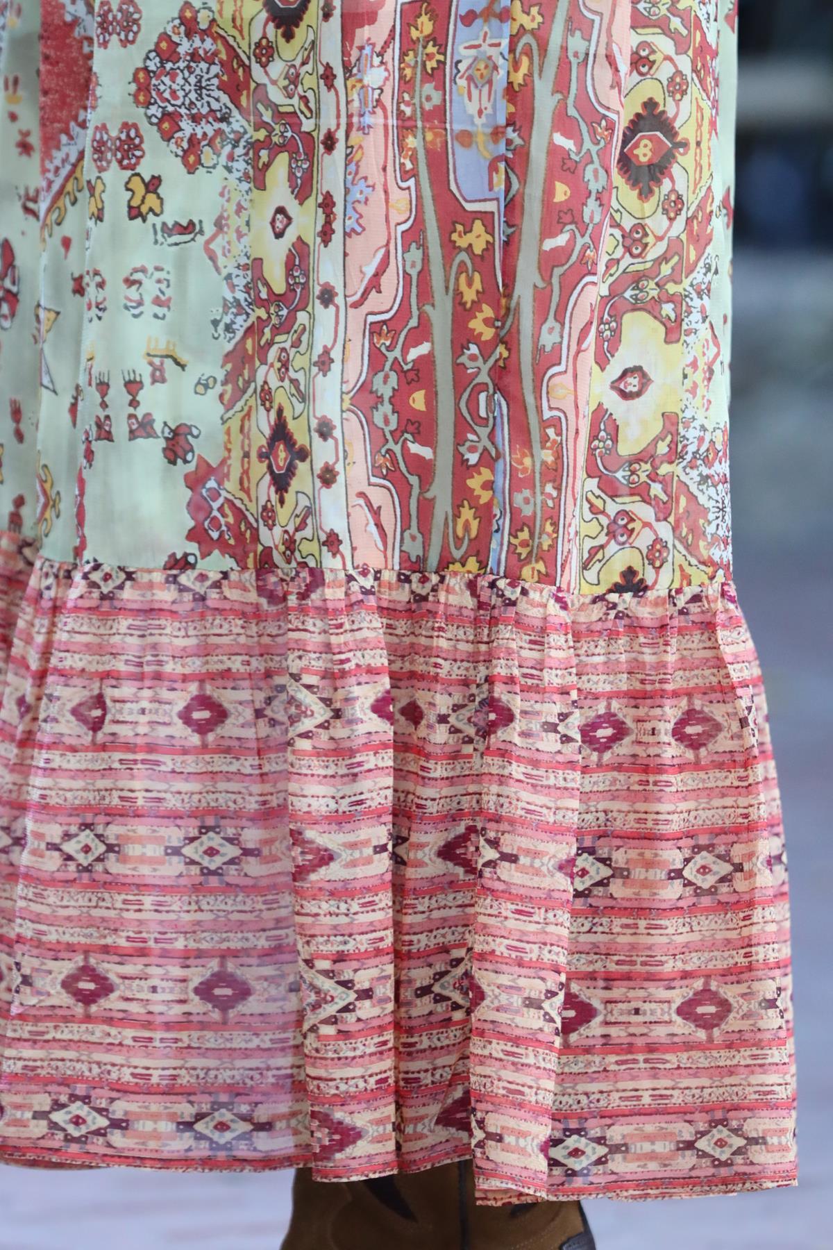 Mint Yeşili Desenli Kolları Lastikli Boncuk İşlemeli Şifon Elbise