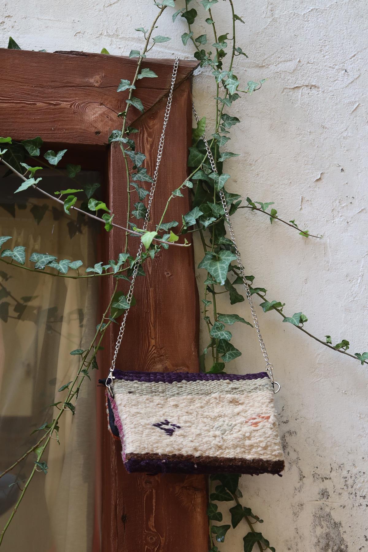 Mor Kilim Dokuma Taşlı Çanta