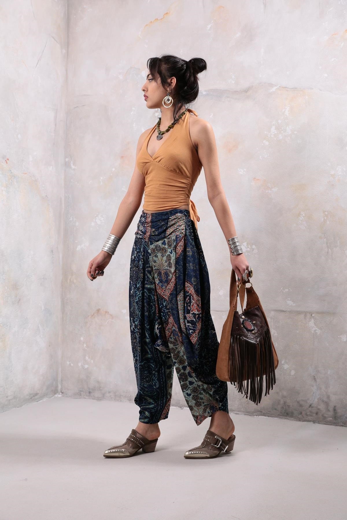 Lacivert Desenli Drape Bel Dökümlü Şalvar Pantolon - Şaman Butik Lacivert Desenli Drape Bel Dökümlü Şalvar Pantolon