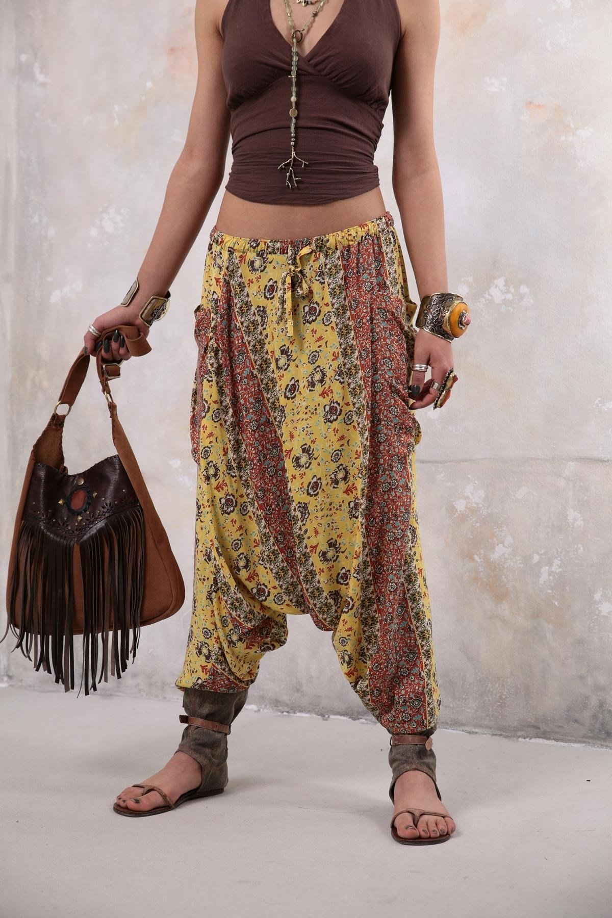 Sarı Çiçekli Kapri Şalvar Pantolon - Şaman Butik Sarı Çiçekli Kapri Şalvar Pantolon