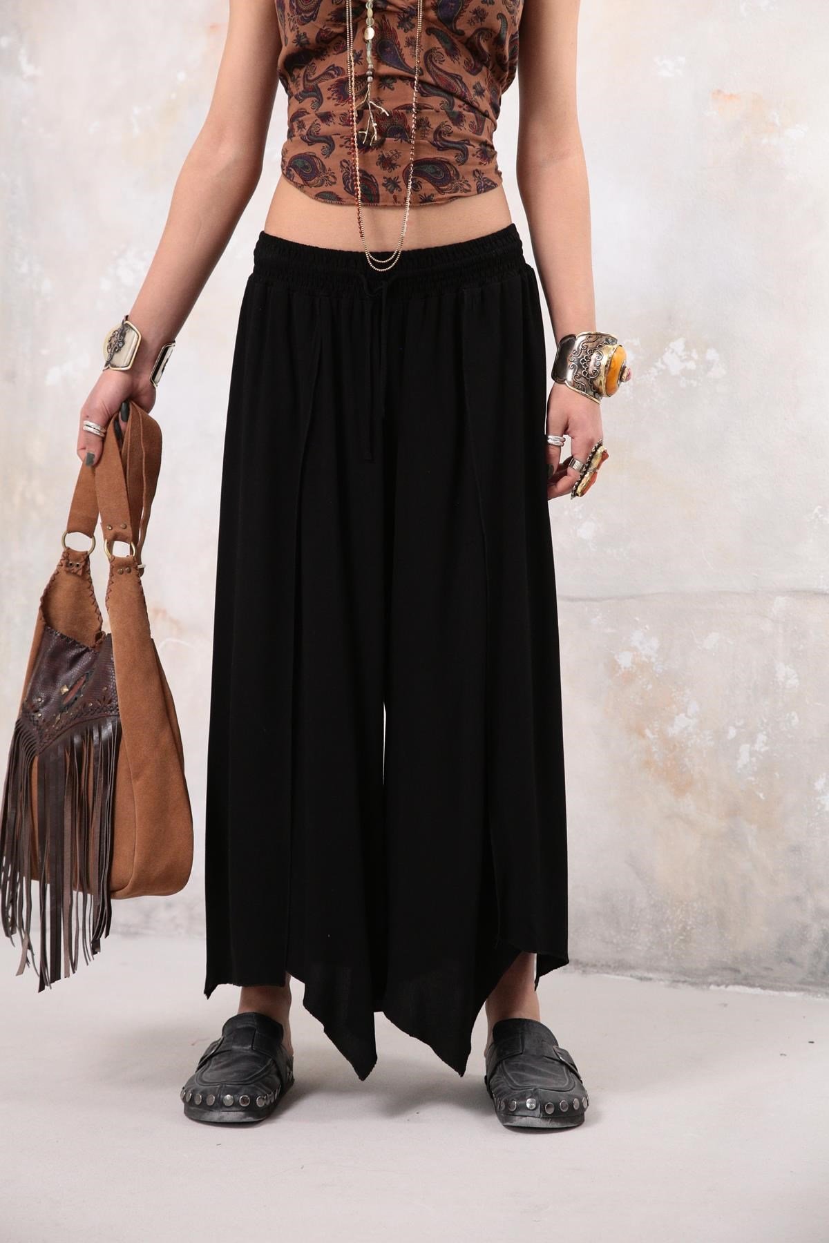 Saman Butik | Shop Online Black Elastic Waist Capri Trousers