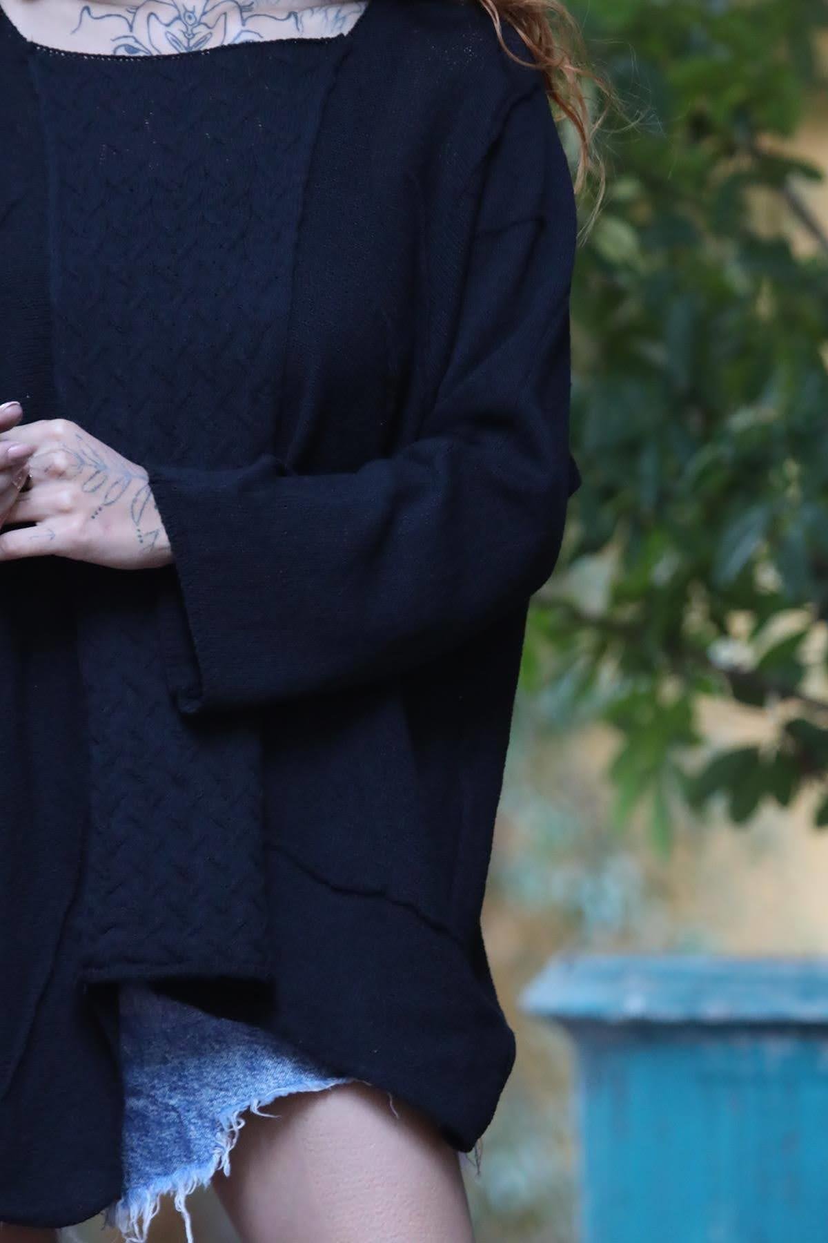 Siyah Bisiklet Yaka Önü Dikişli Parçalı Triko Bluz