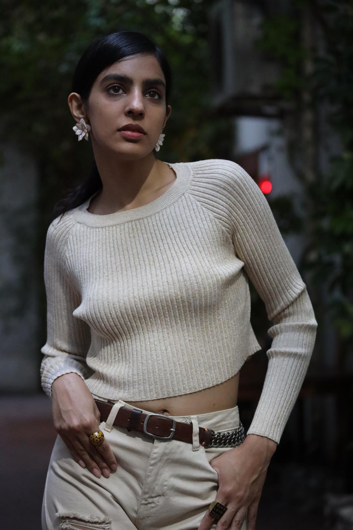 Taş Rengi Bisiklet Yaka Simli Crop Bluz