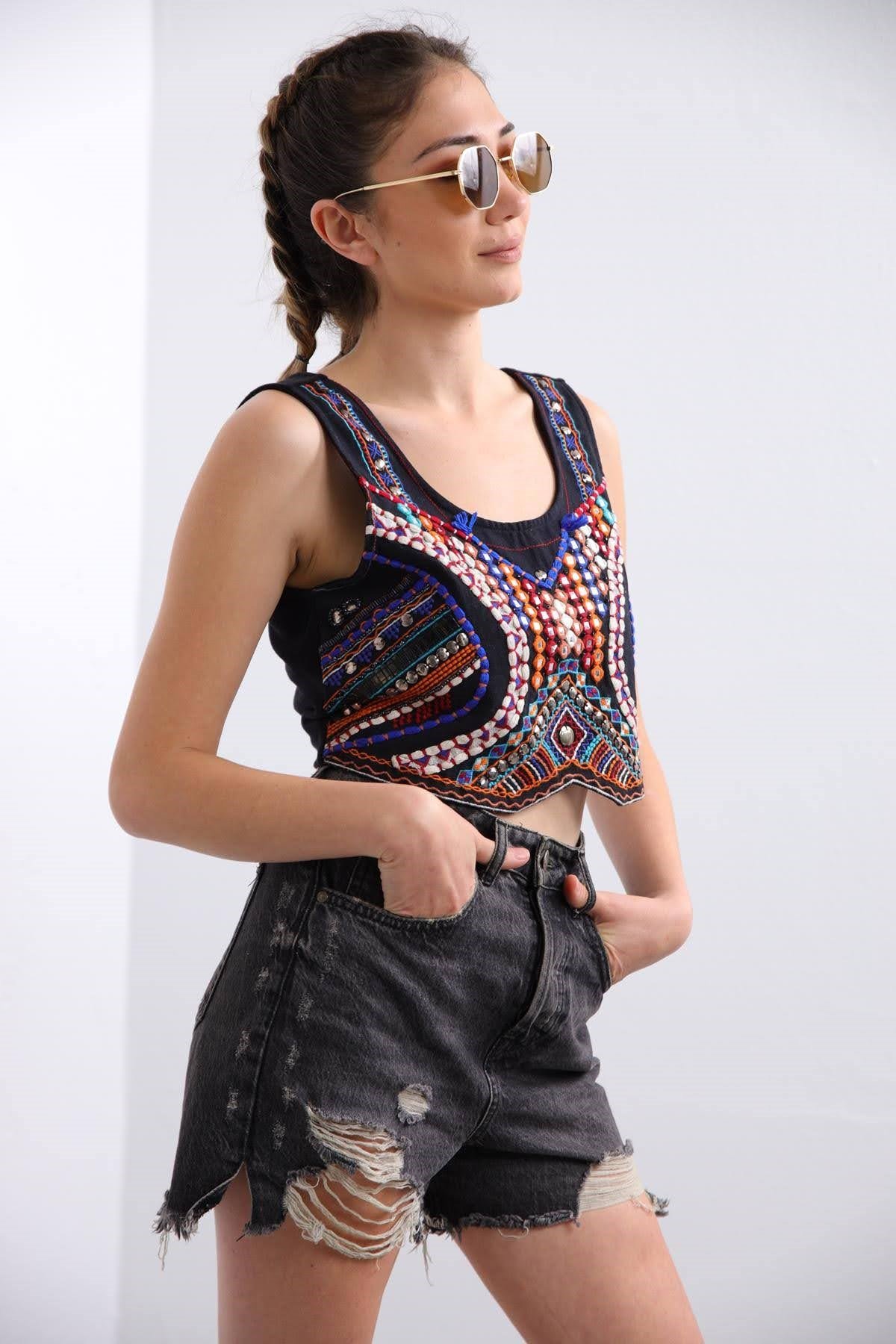 Siyah Aynalı İşlemeli Crop - Şaman Butik Siyah Aynalı İşlemeli Crop