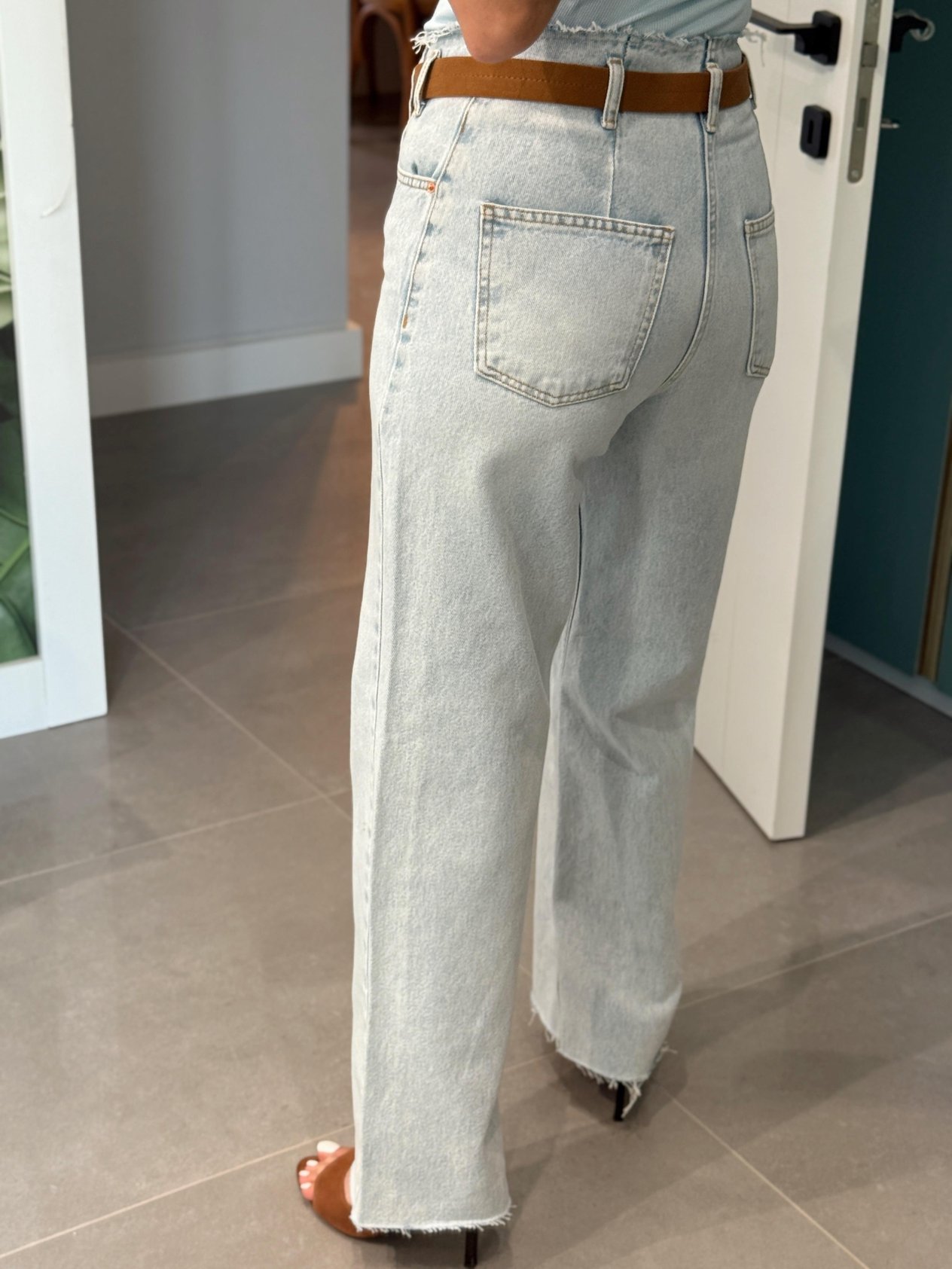 Beli Dikişsiz Kemerli Jean MAVİ