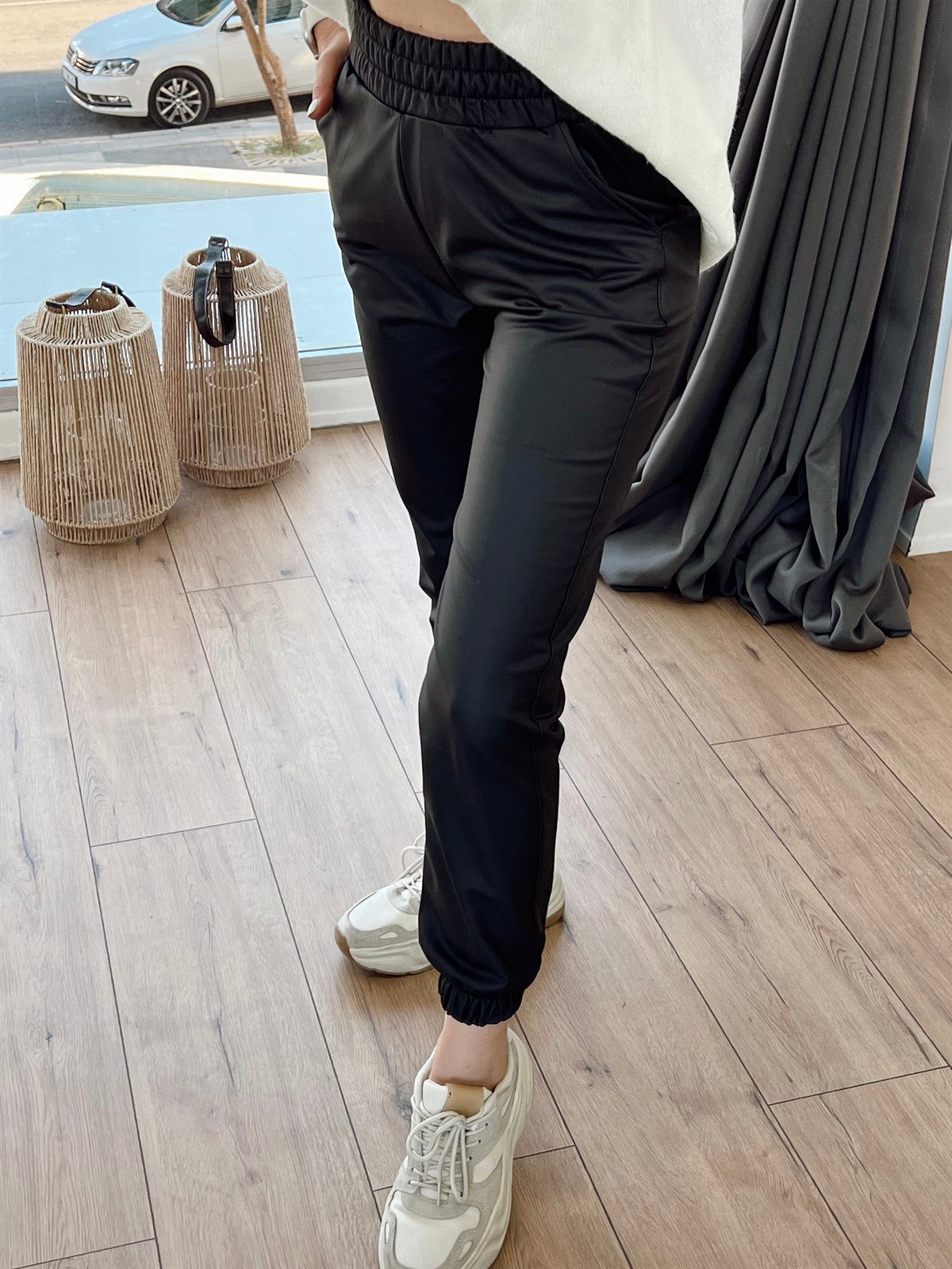 PAÇA LASTİKLİ MAT DERİ PANTOLON