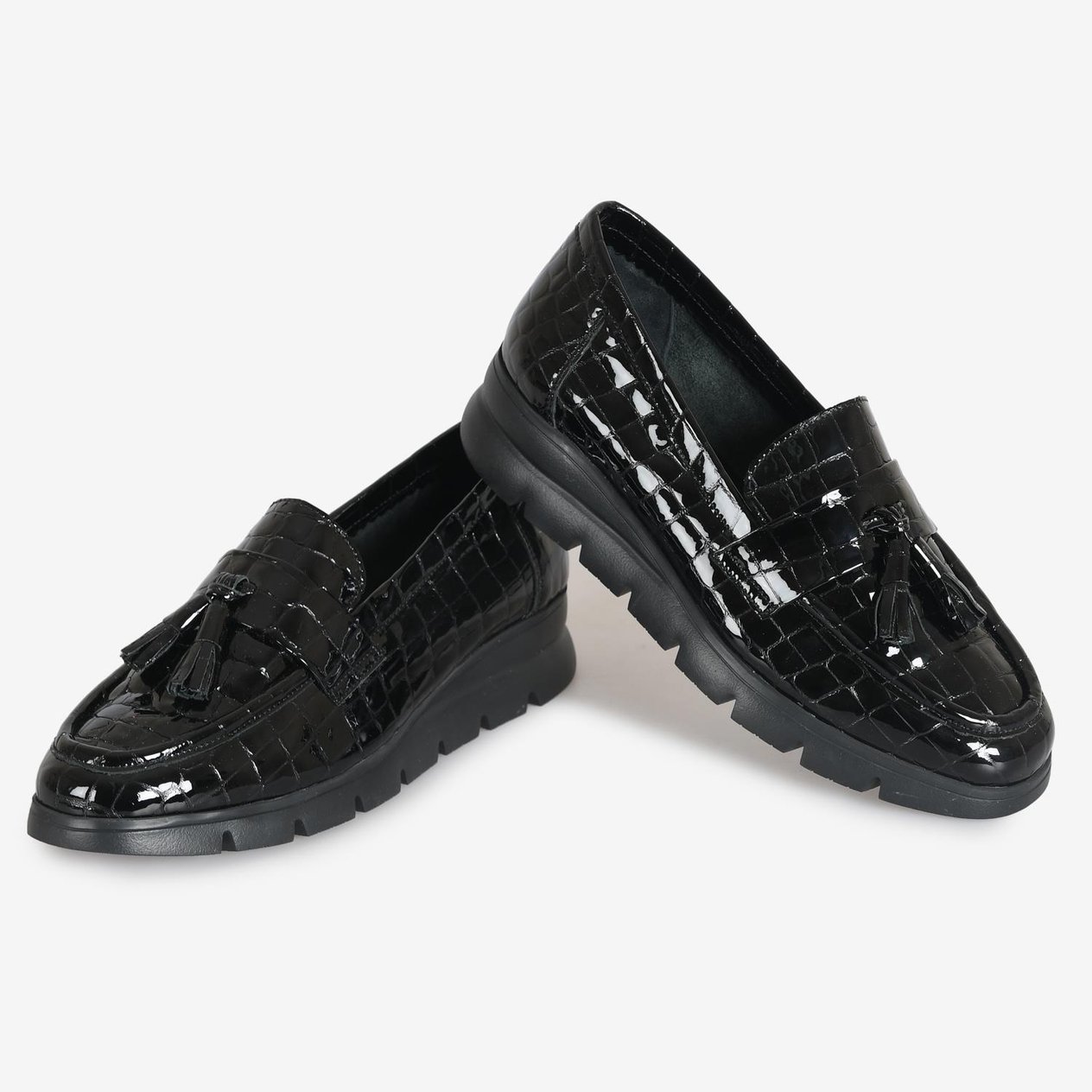 Siyah RuganPüsküllü Kadın Loafer