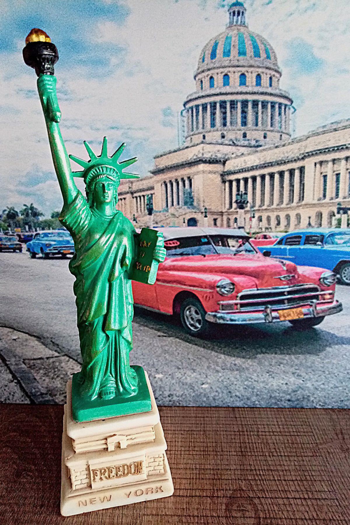 Amerika Birleşik DevletleriDünyadan HediyelerDNY-HD100294Keskin Hediyelik Eşya Ve TekstilABD New York Özgürlük Heykeli Reçine 18 cm