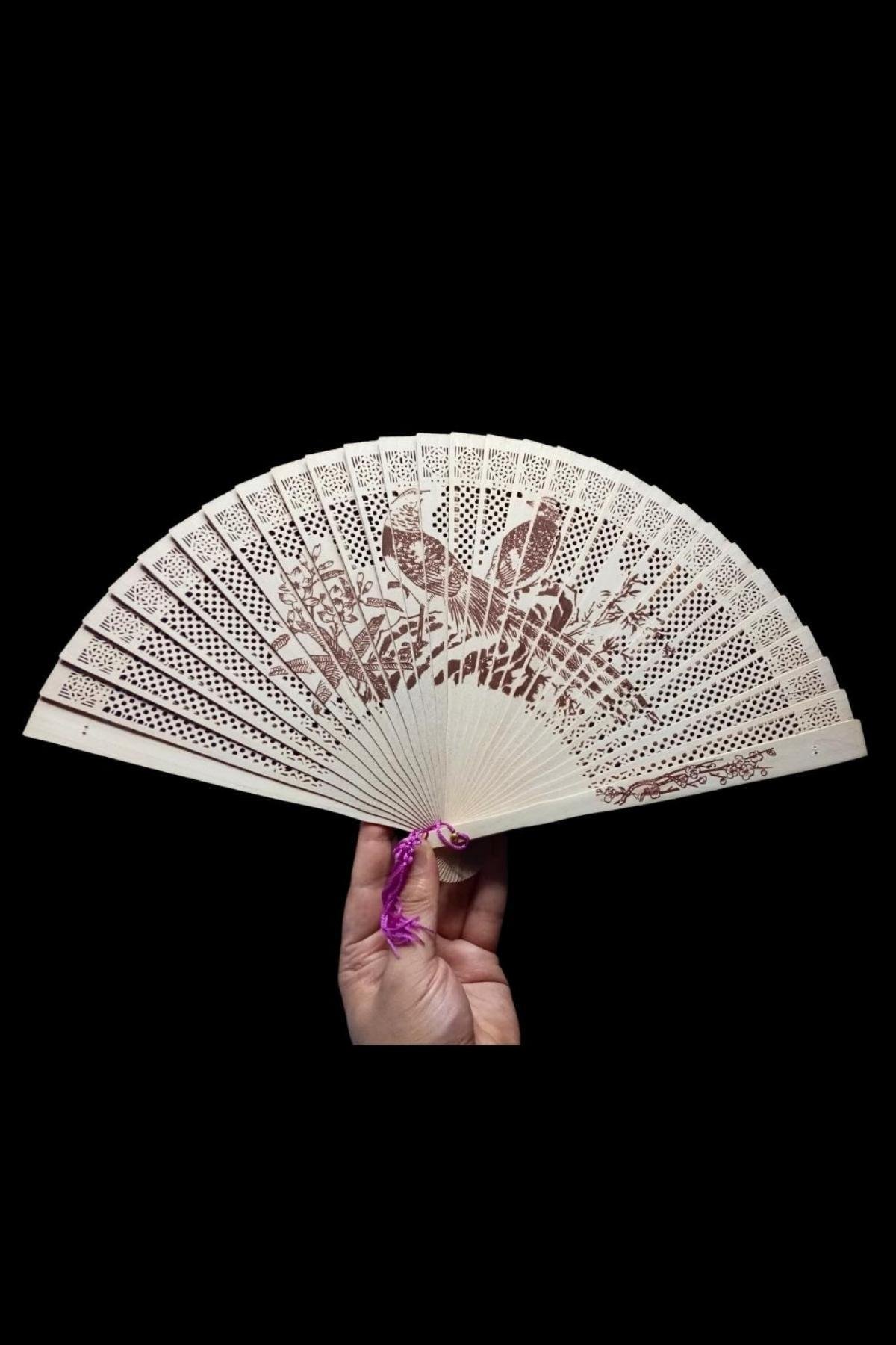 JaponyaDünyadan HediyelerDNY-HD100702Keskin Hediyelik Eşya Ve TekstilJapon Ahşap Yelpaze Tavus Kuşu Çanta Boy Stant Hediyeli No.20
