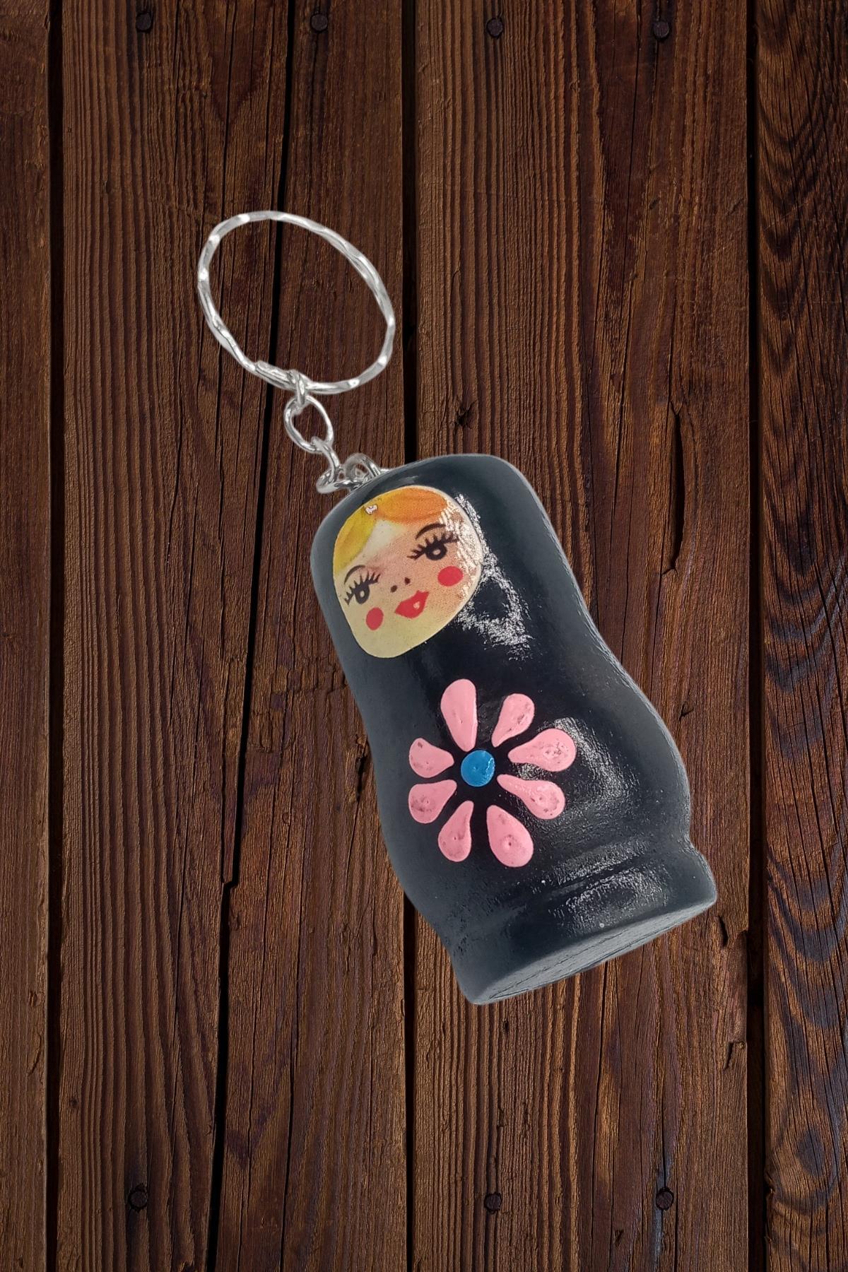 RusyaDünyadan HediyelerDNY-HDYOZGSY5Keskin Hediyelik Eşya Ve TekstilAhşap Matruşka Bebek Anahtarlık Siyah 5cm Büyük Boy