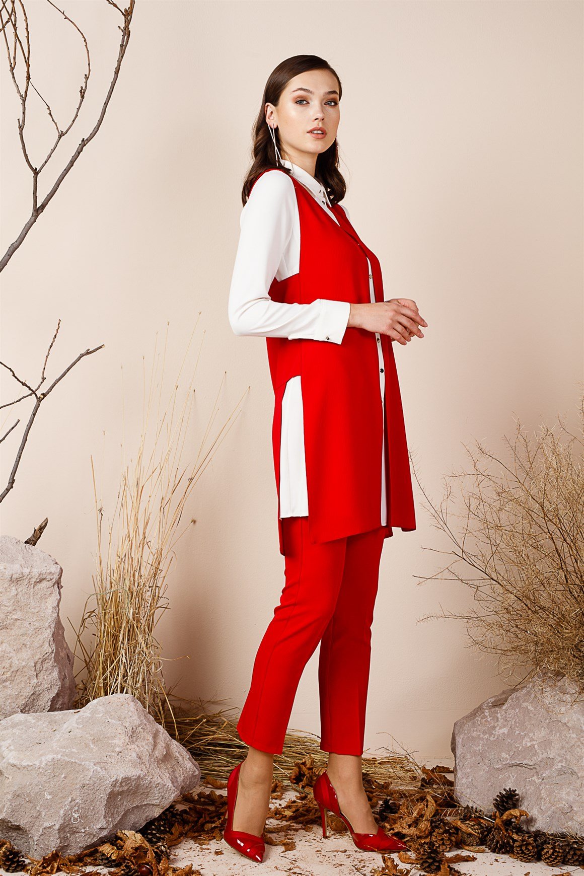 Red - Cuff and Back Detailed Suit with Vest