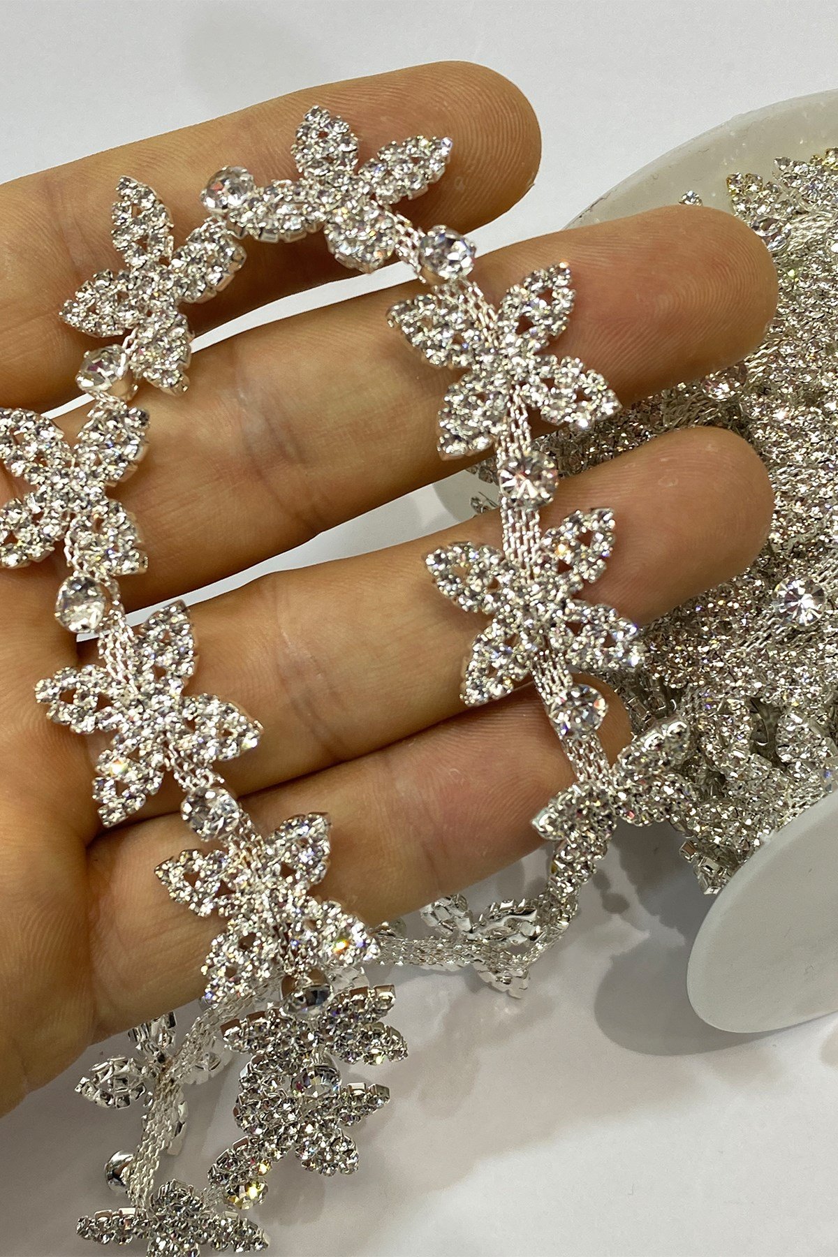 Çiçek Desen Kristal Taşlı Şerit Bordür