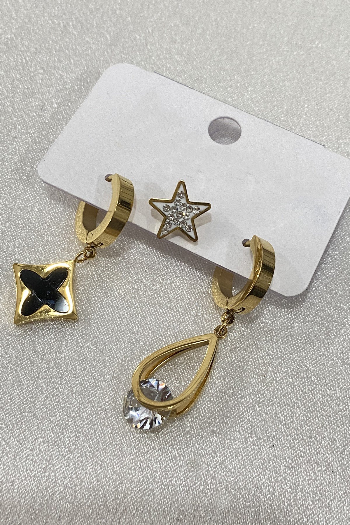 Gold Renk Yonca Yıldız Taşlı Çelik Küpe