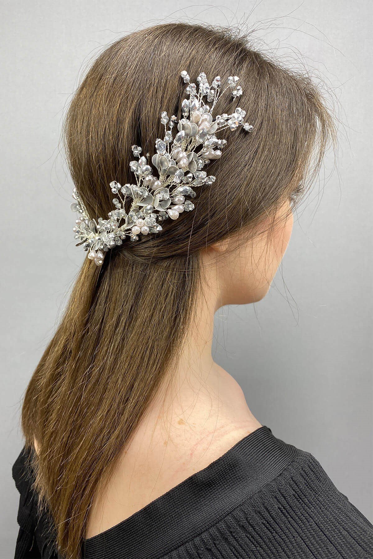 Gray Berra Model Double-Sided Bridal Hair Accessory