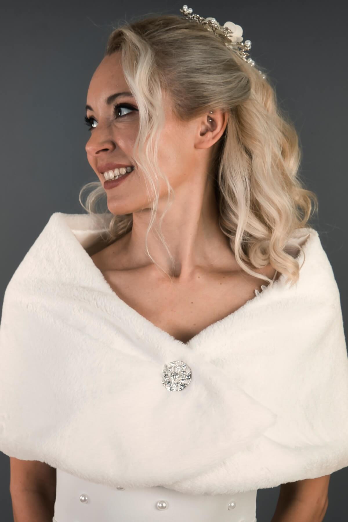 Wholesale Off-White Brooched Fur Scarf Bridal Bolero