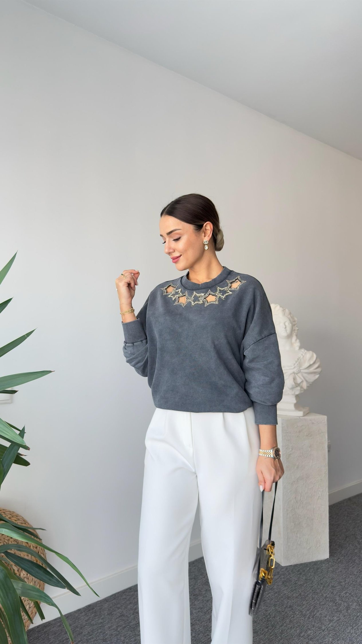 Vitale Yaka Yıldız Detaylı Sweatshirt