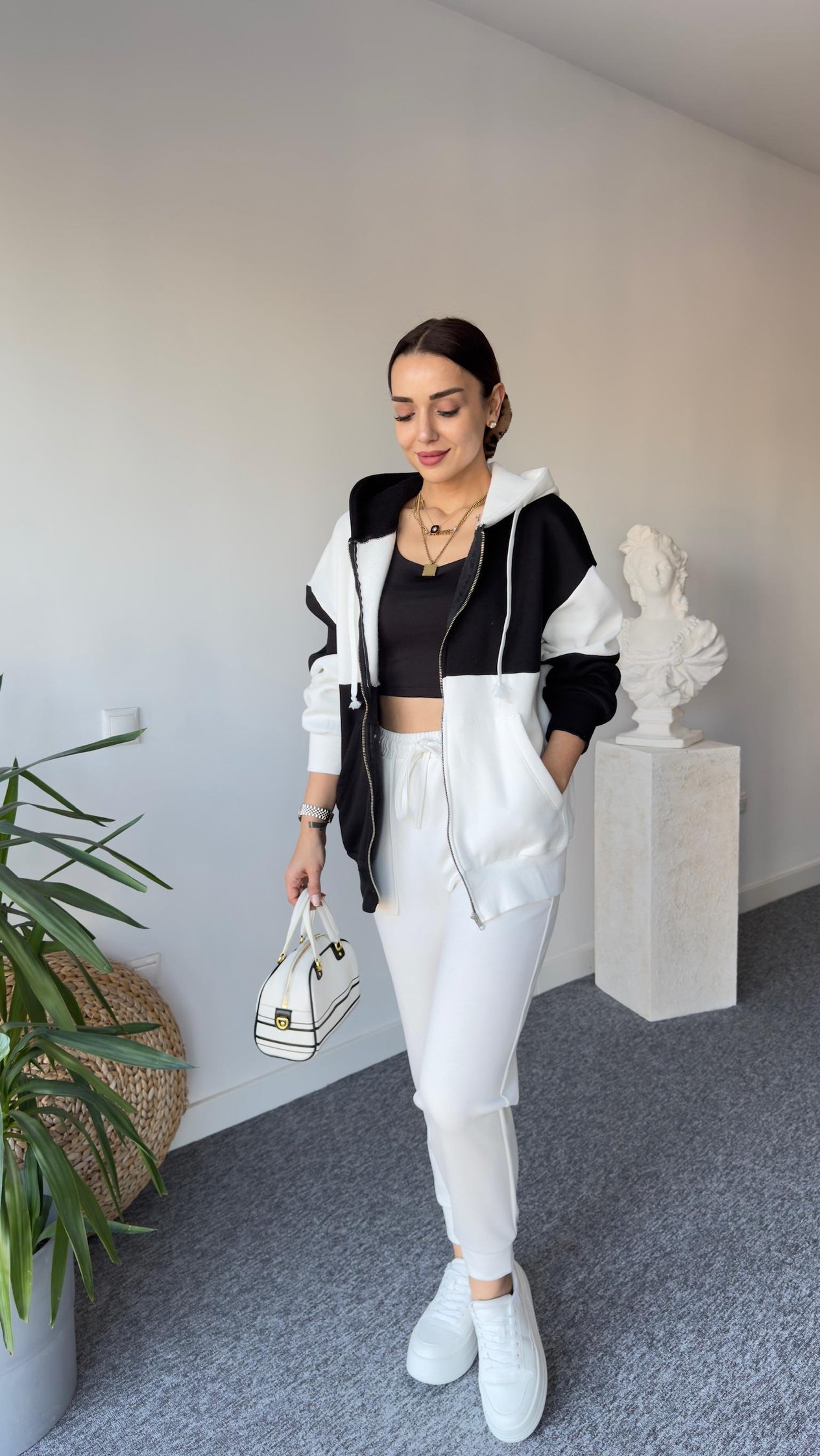 Siyah Beyaz Kapüşonlu Sweatshirt