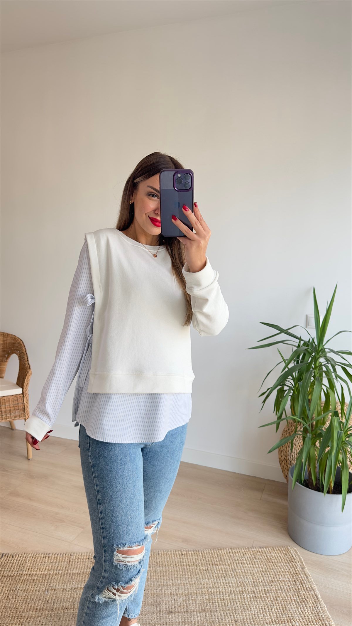 Çizgili Gömlek Detaylı Beyaz Sweat