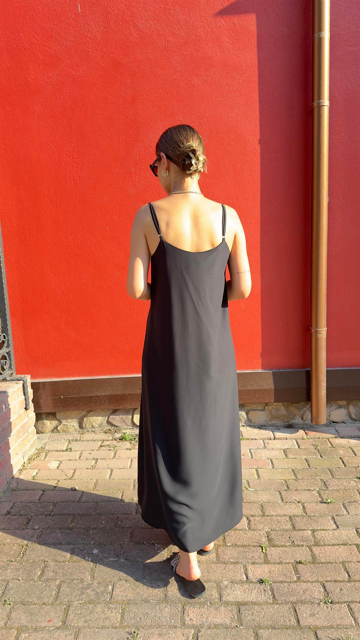 Askılı Siyah Uçuş Elbise 