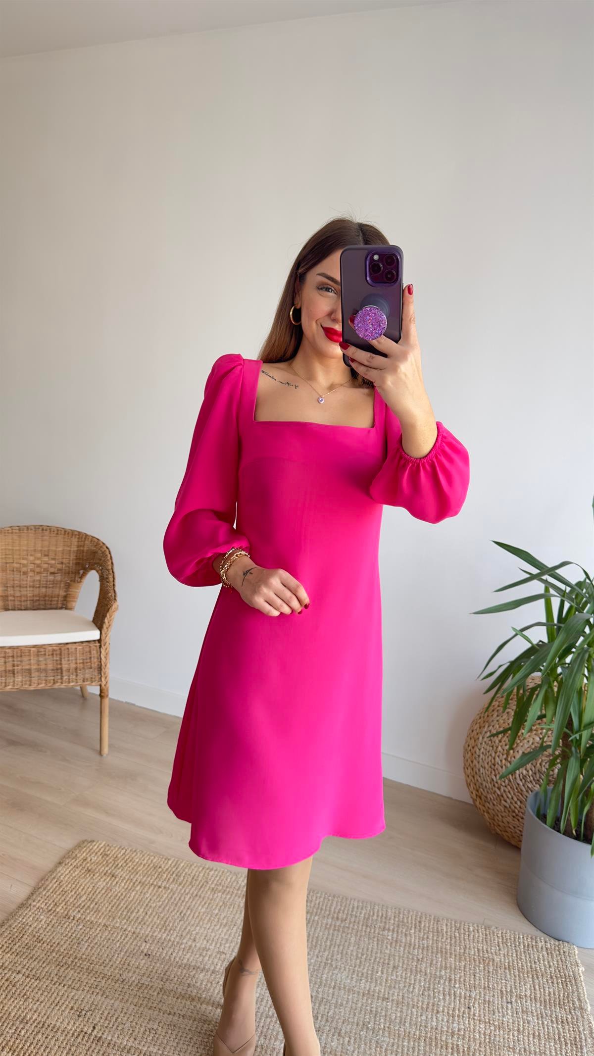 Kare Yaka Pembe Elbise 