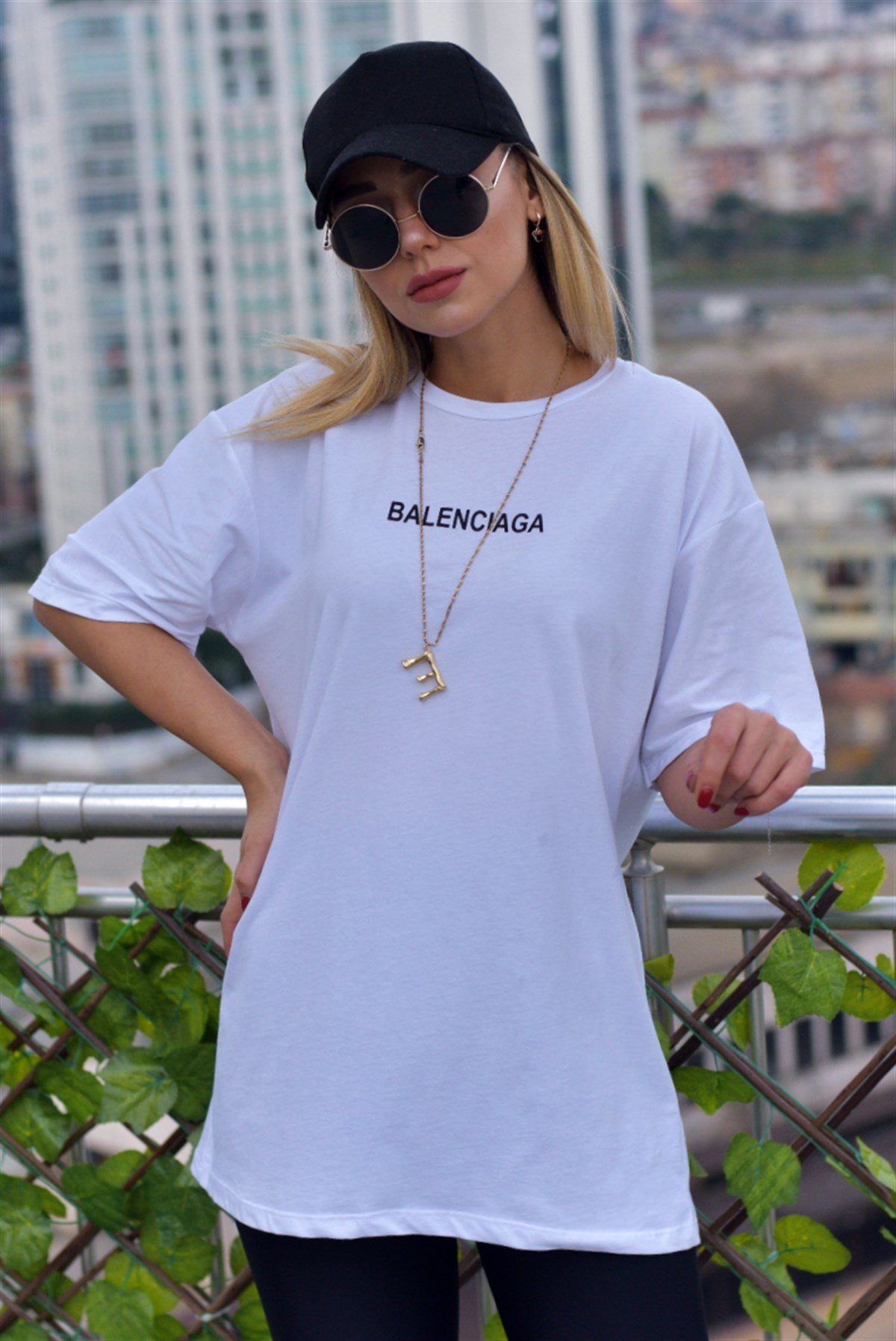 Sırtı Yazı Detaylı Balenciaga Tshirt