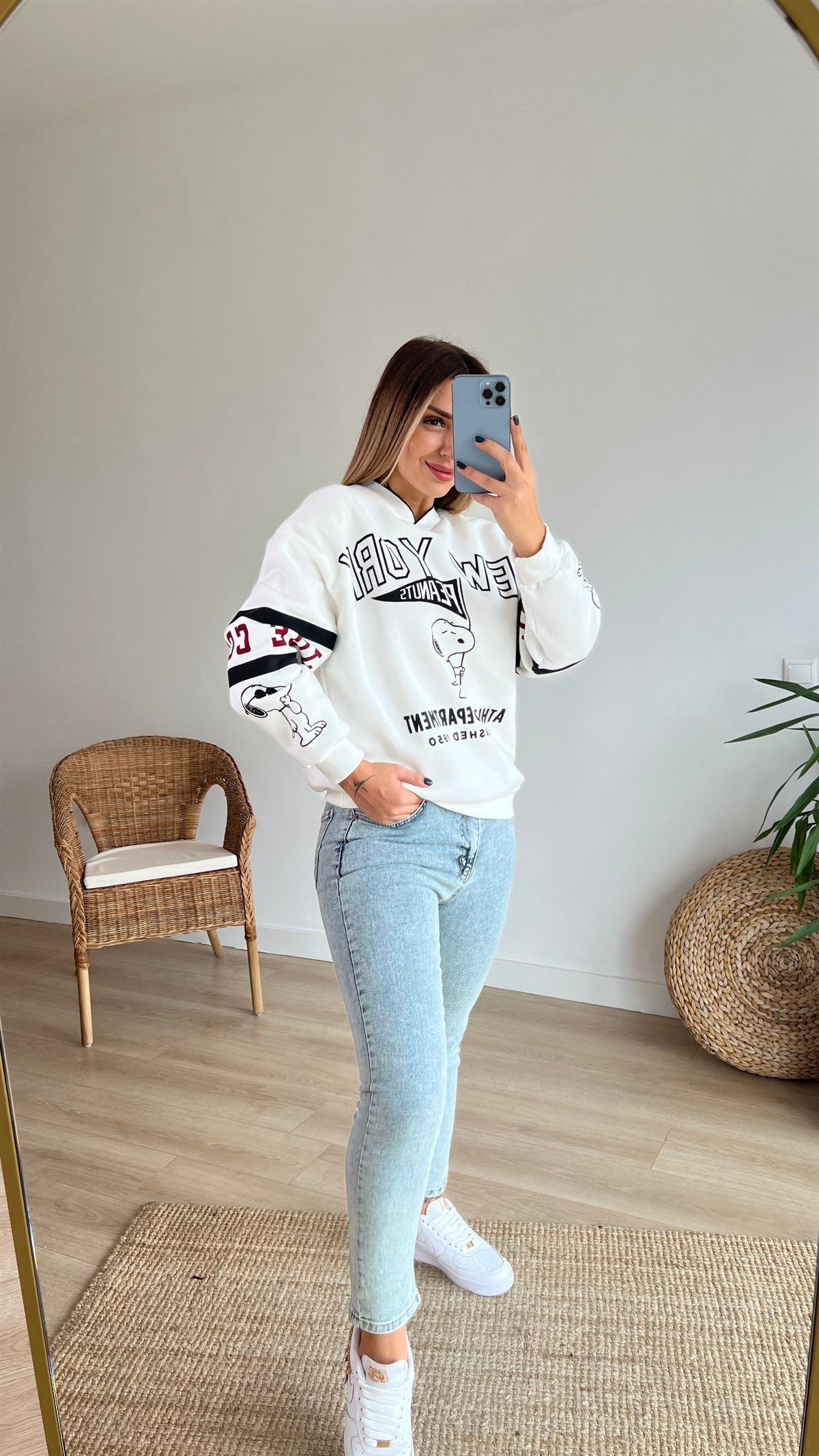 V Yaka Peanuts Şardonlu Sweat