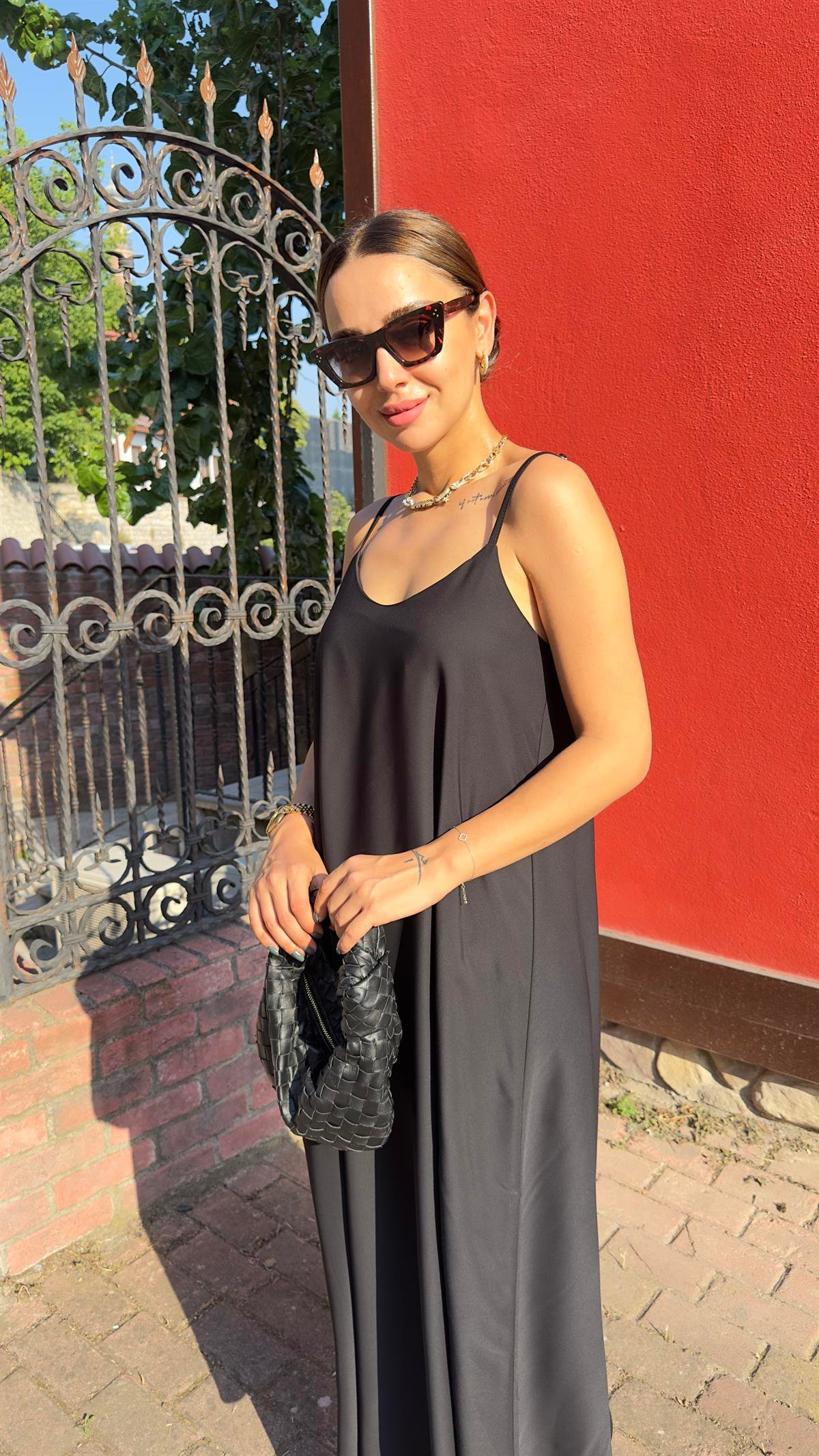Askılı Siyah Uçuş Elbise 