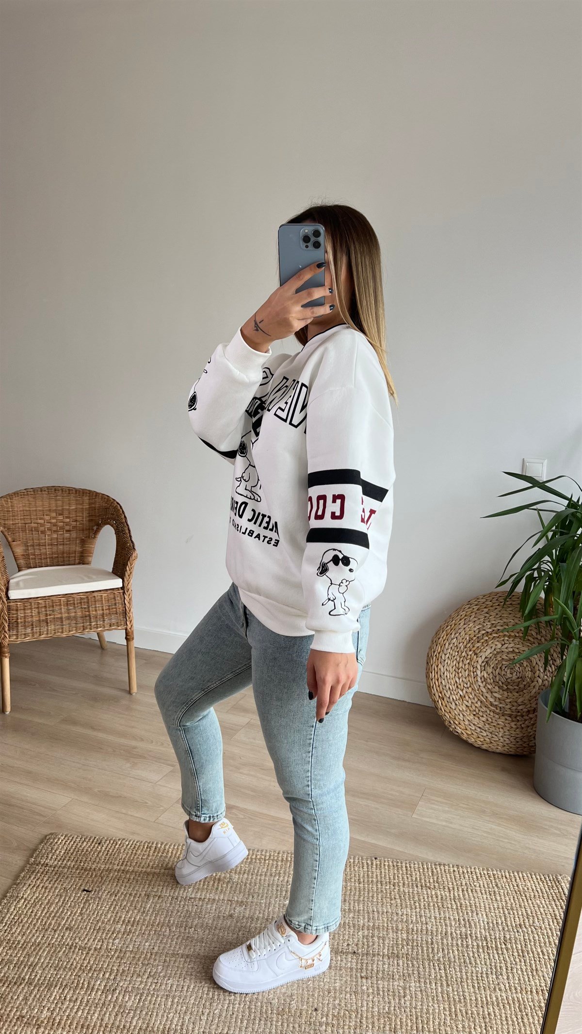 V Yaka Peanuts Şardonlu Sweat