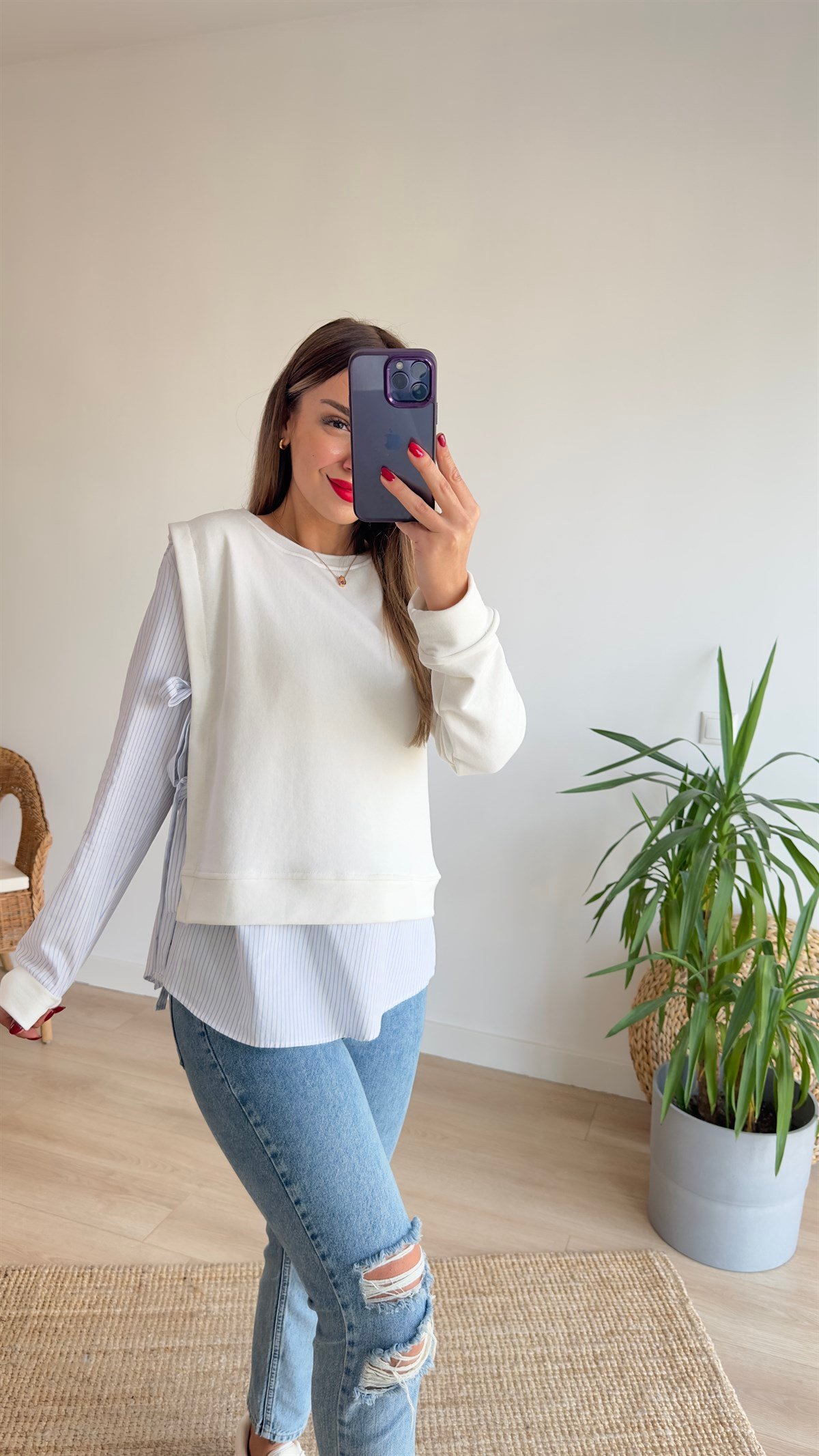 Çizgili Gömlek Detaylı Beyaz Sweat
