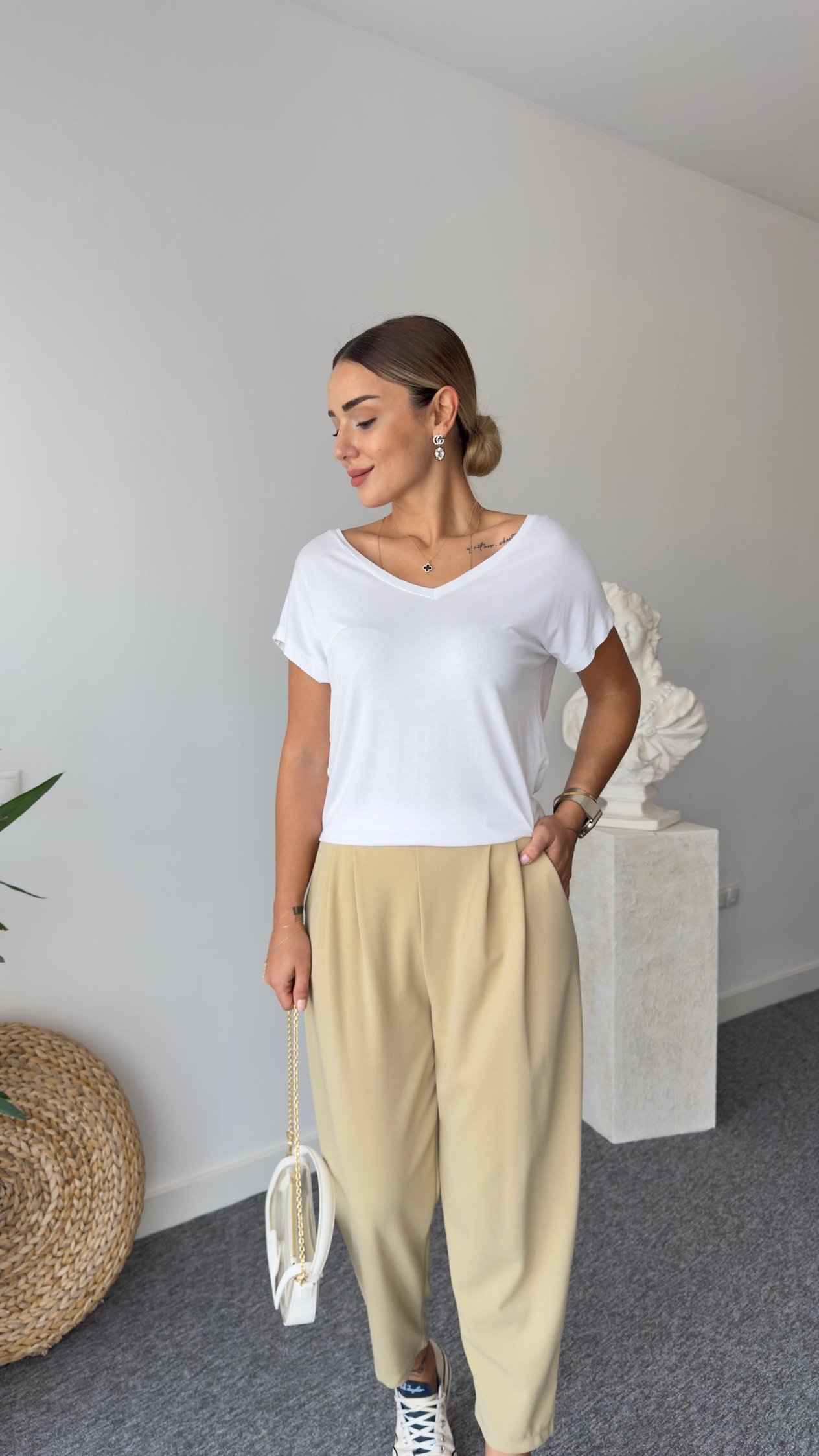 Ön Arka V Yaka Beyaz Tshirt
