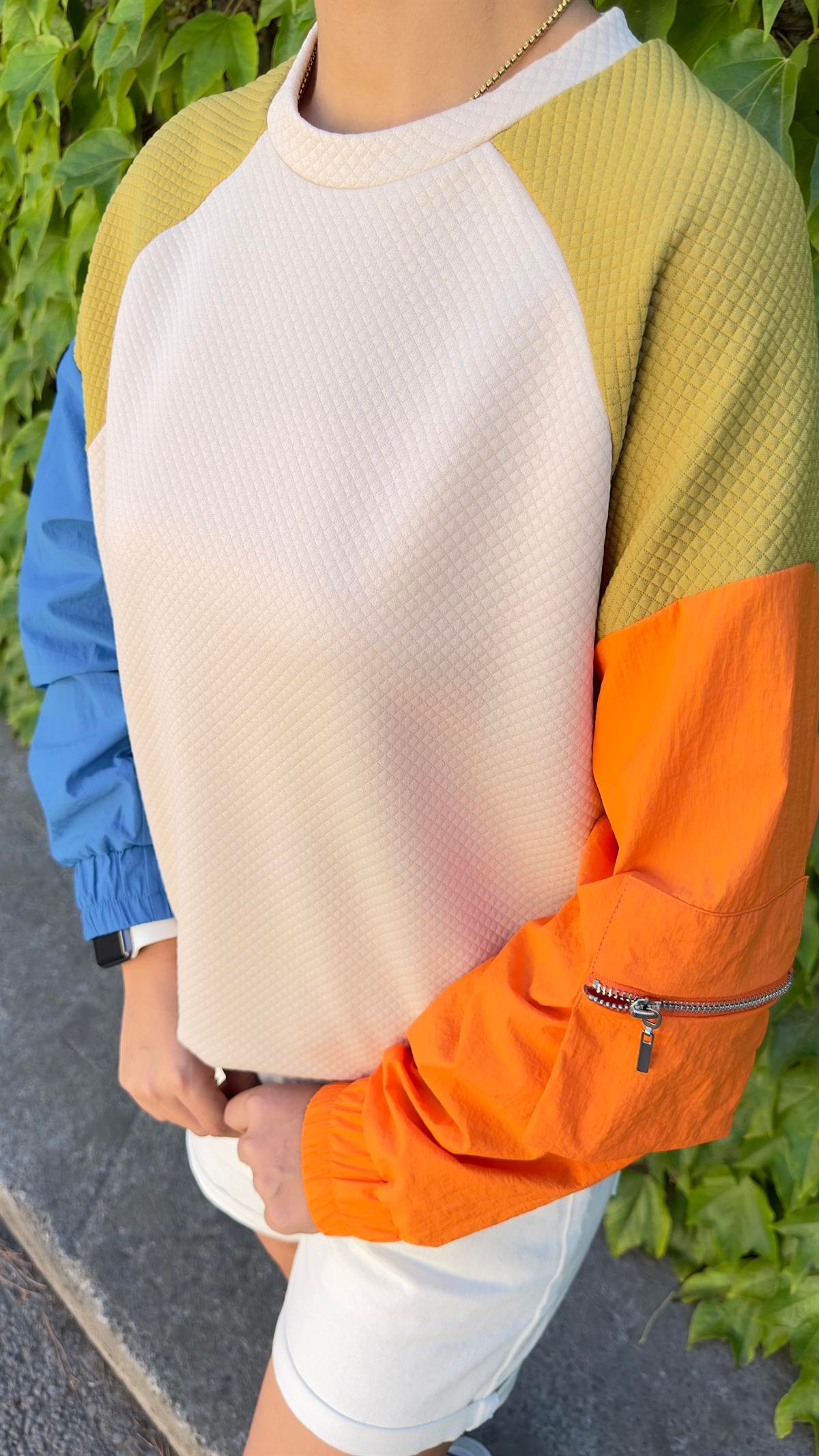 Bej Kolları Renkli Sweatshirt