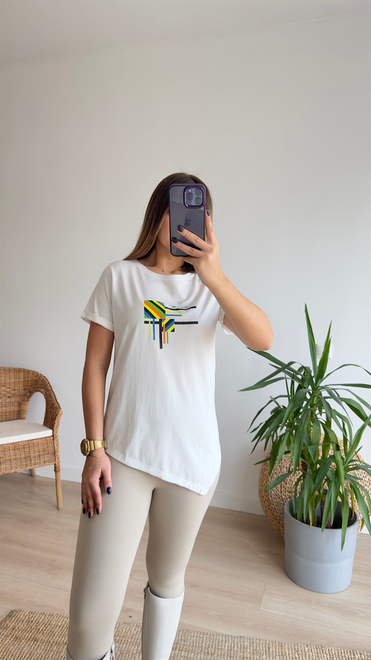 Asimetrik Renkli Baskı Beyaz Tshirt
