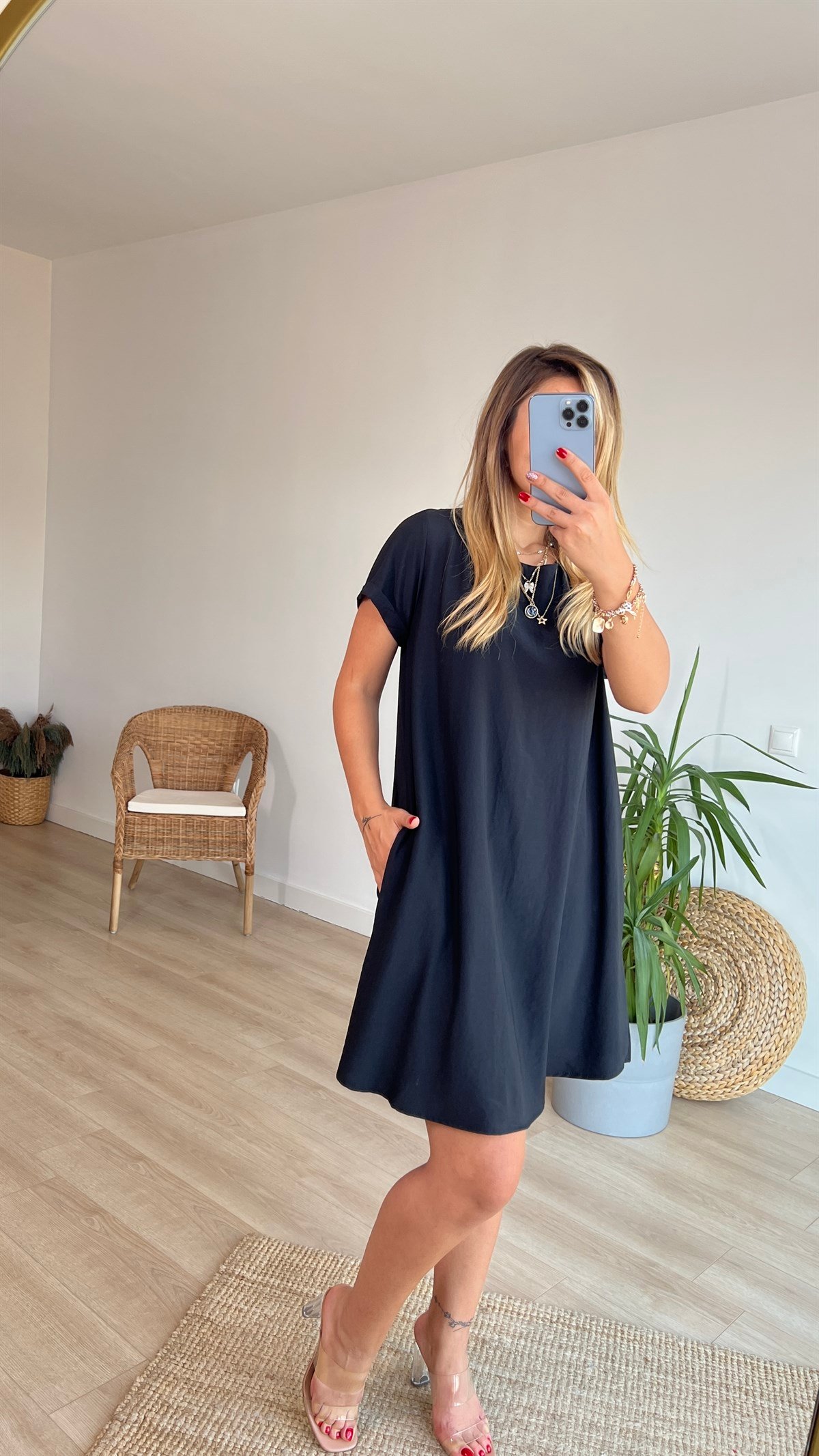 Sırtı Pile Detaylı Siyah Basic Elbise