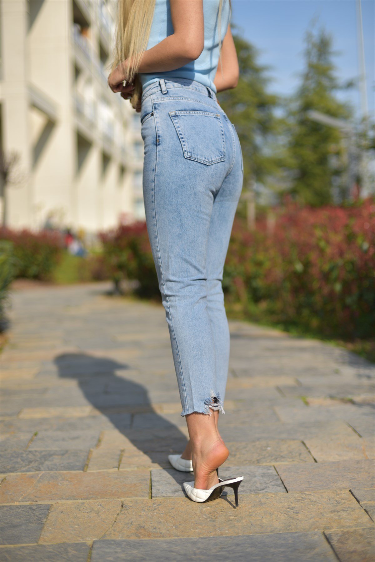 Paça Yırtık Detaylı Mom Jean