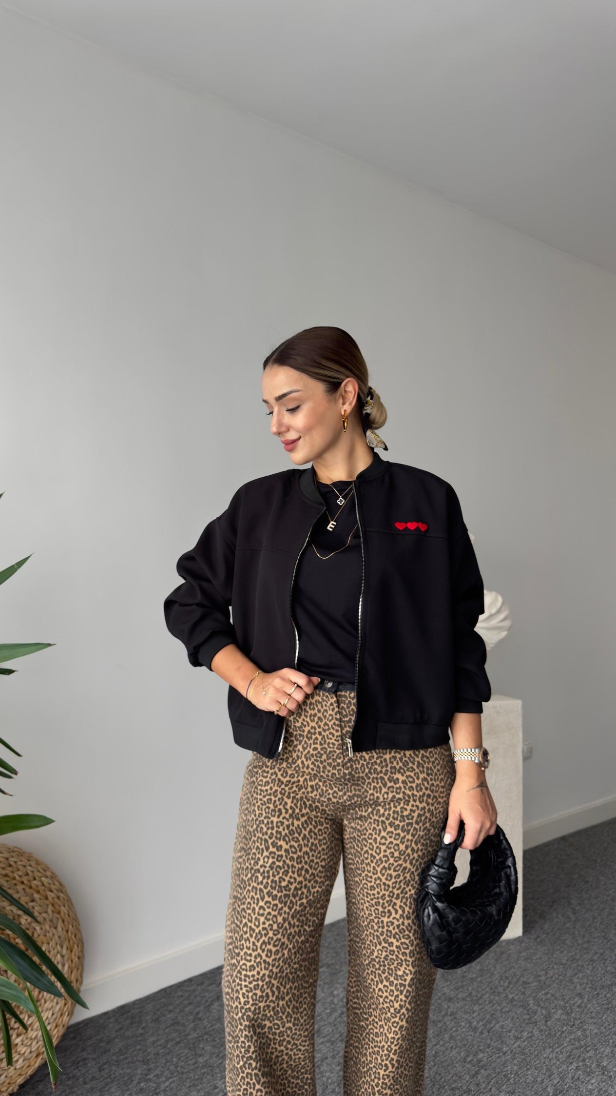 Kalp Nakışlı Vatkalı Siyah Ceket