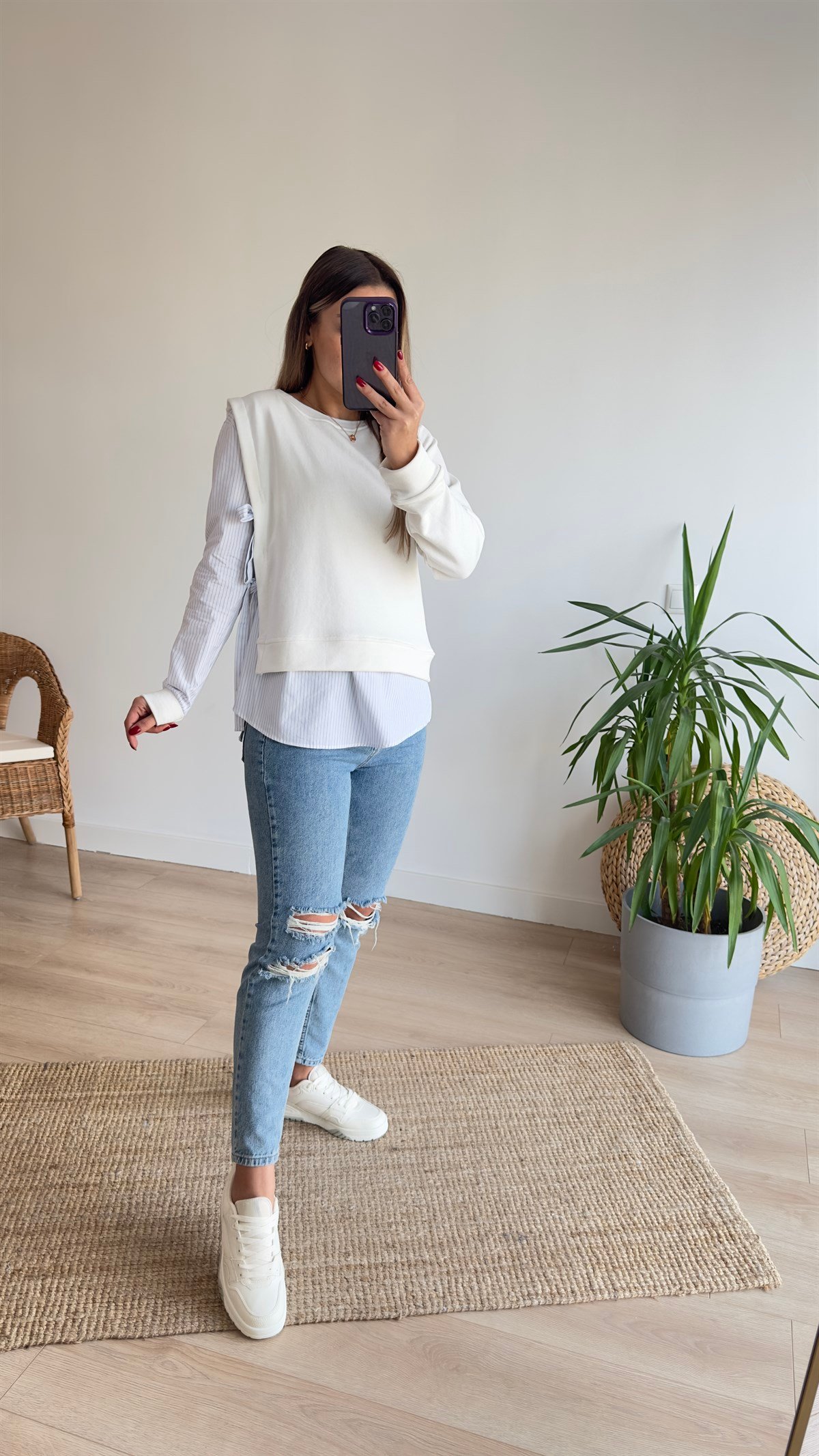 Çizgili Gömlek Detaylı Beyaz Sweat