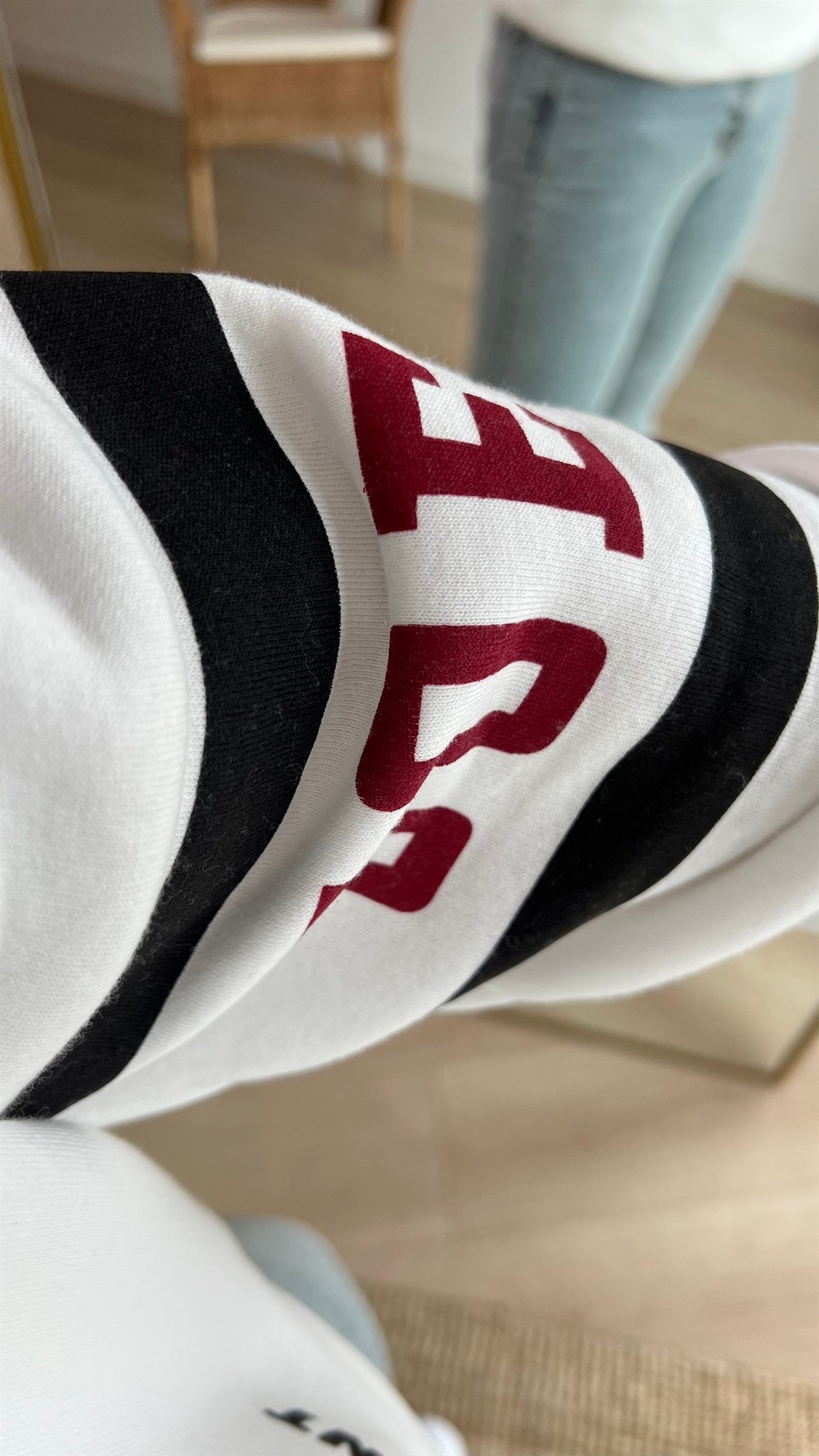 V Yaka Peanuts Şardonlu Sweat