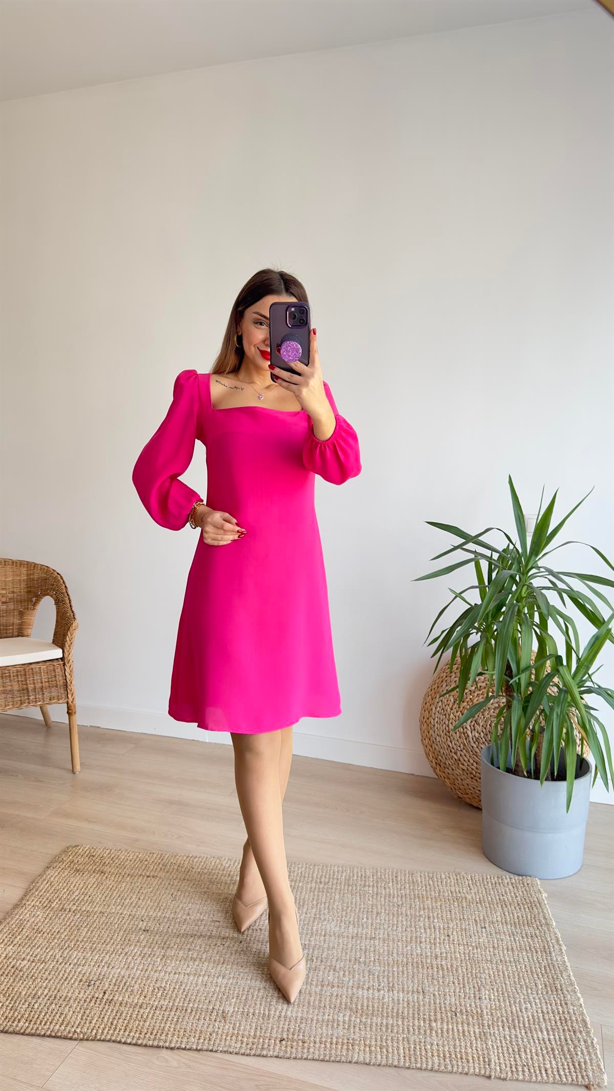 Kare Yaka Pembe Elbise 