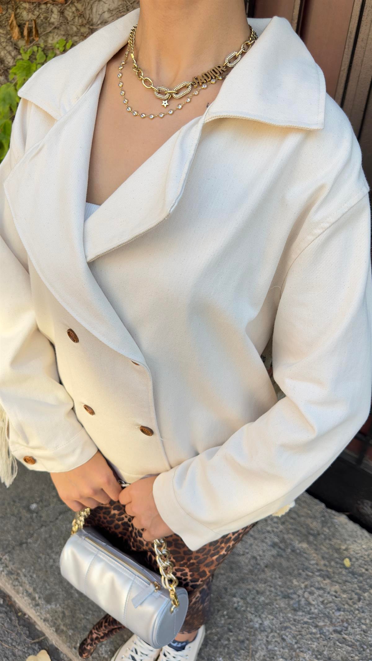 Sırt Püsküllü Bej Gabardin Ceket