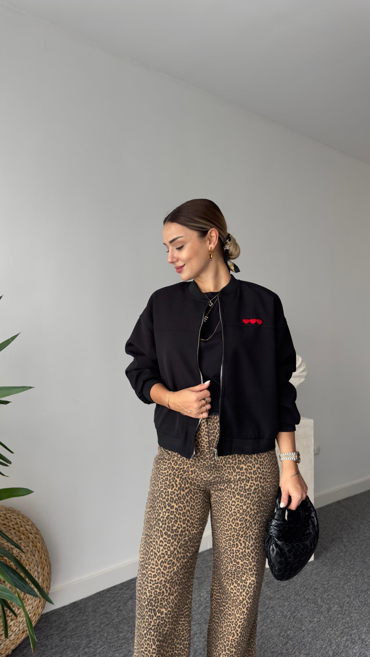 Kalp Nakışlı Vatkalı Siyah Ceket