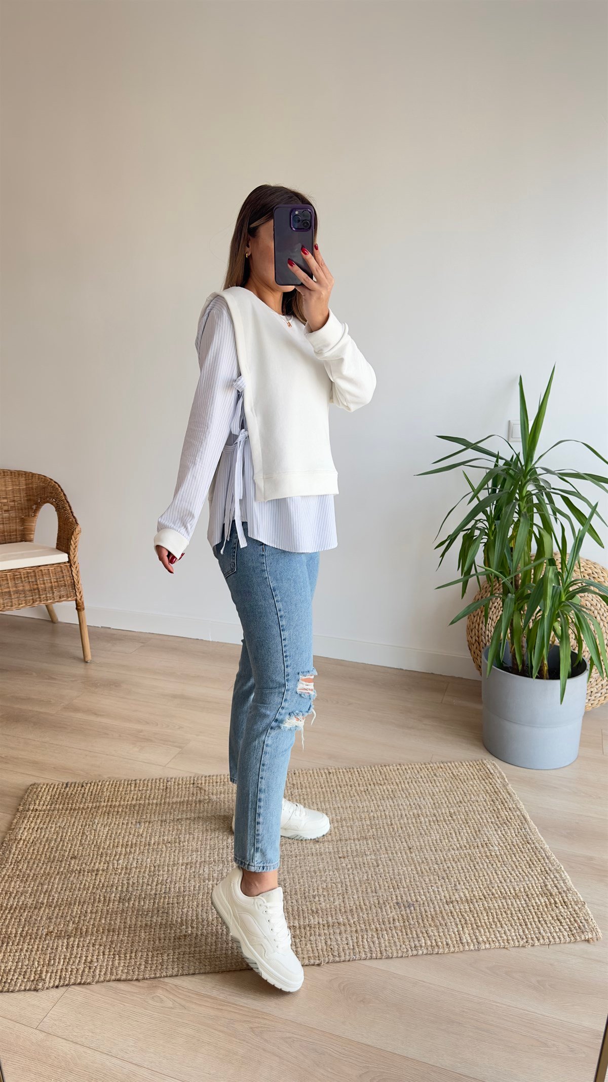 Çizgili Gömlek Detaylı Beyaz Sweat