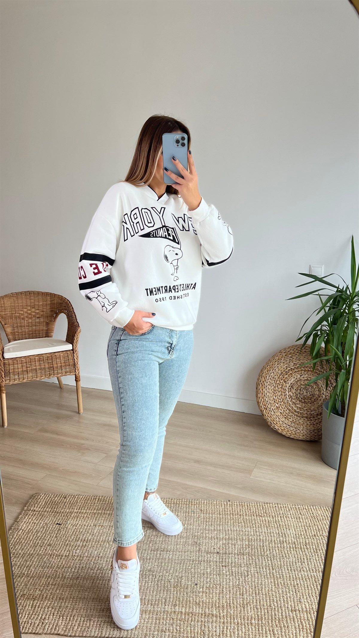 V Yaka Peanuts Şardonlu Sweat
