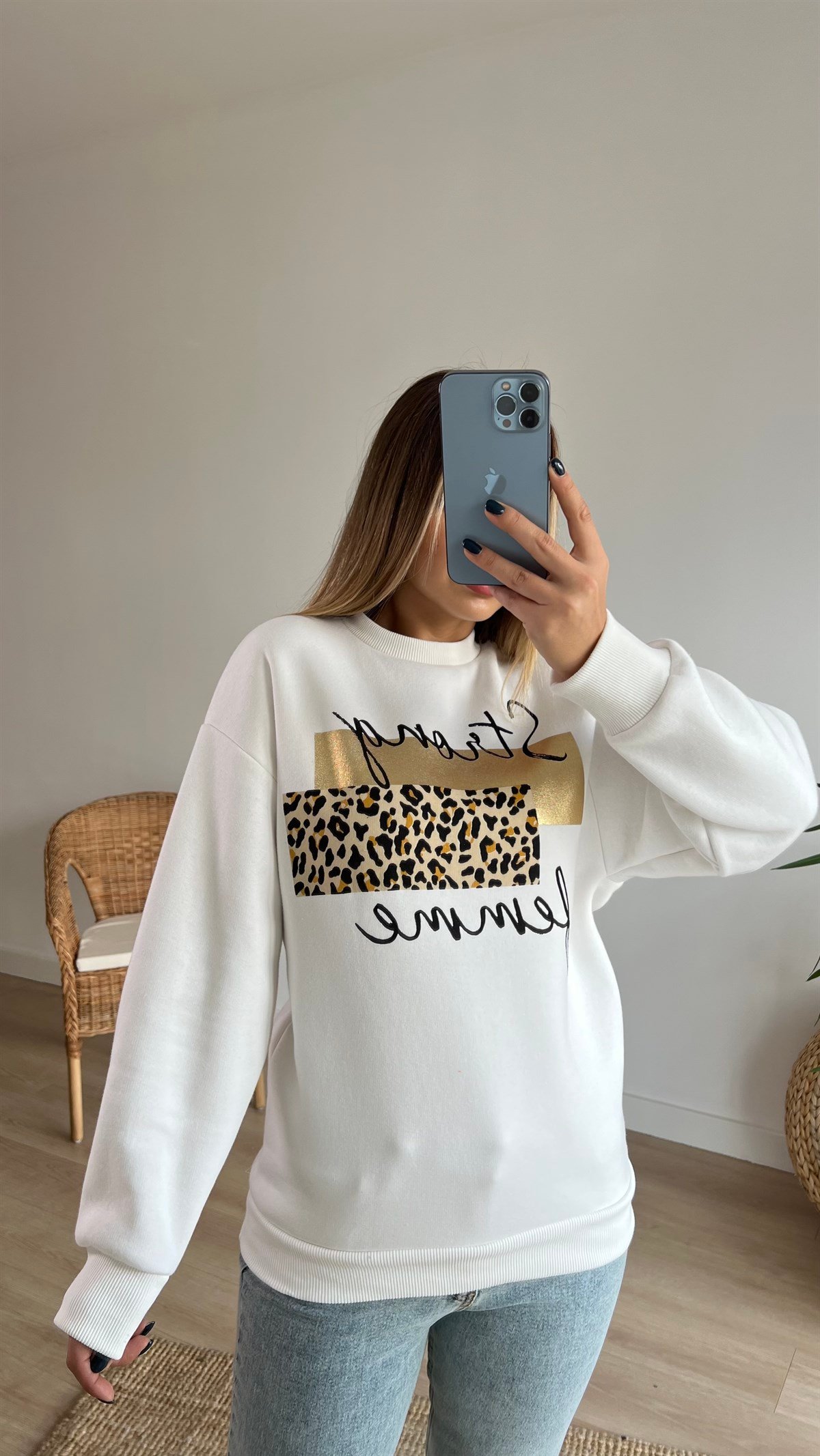 Leopar Baskı Detaylı Şardonlu Beyaz Sweat