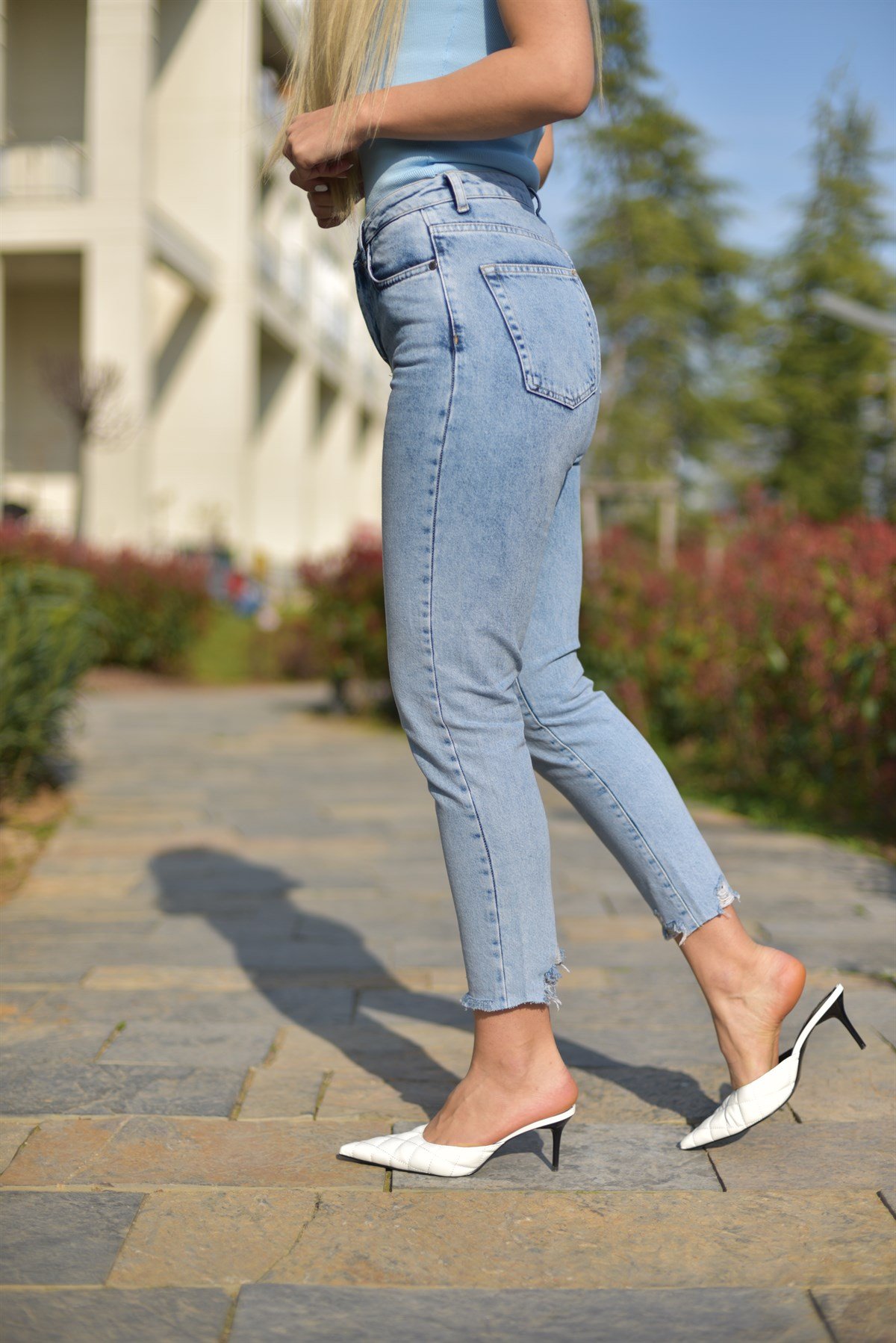 Paça Yırtık Detaylı Mom Jean