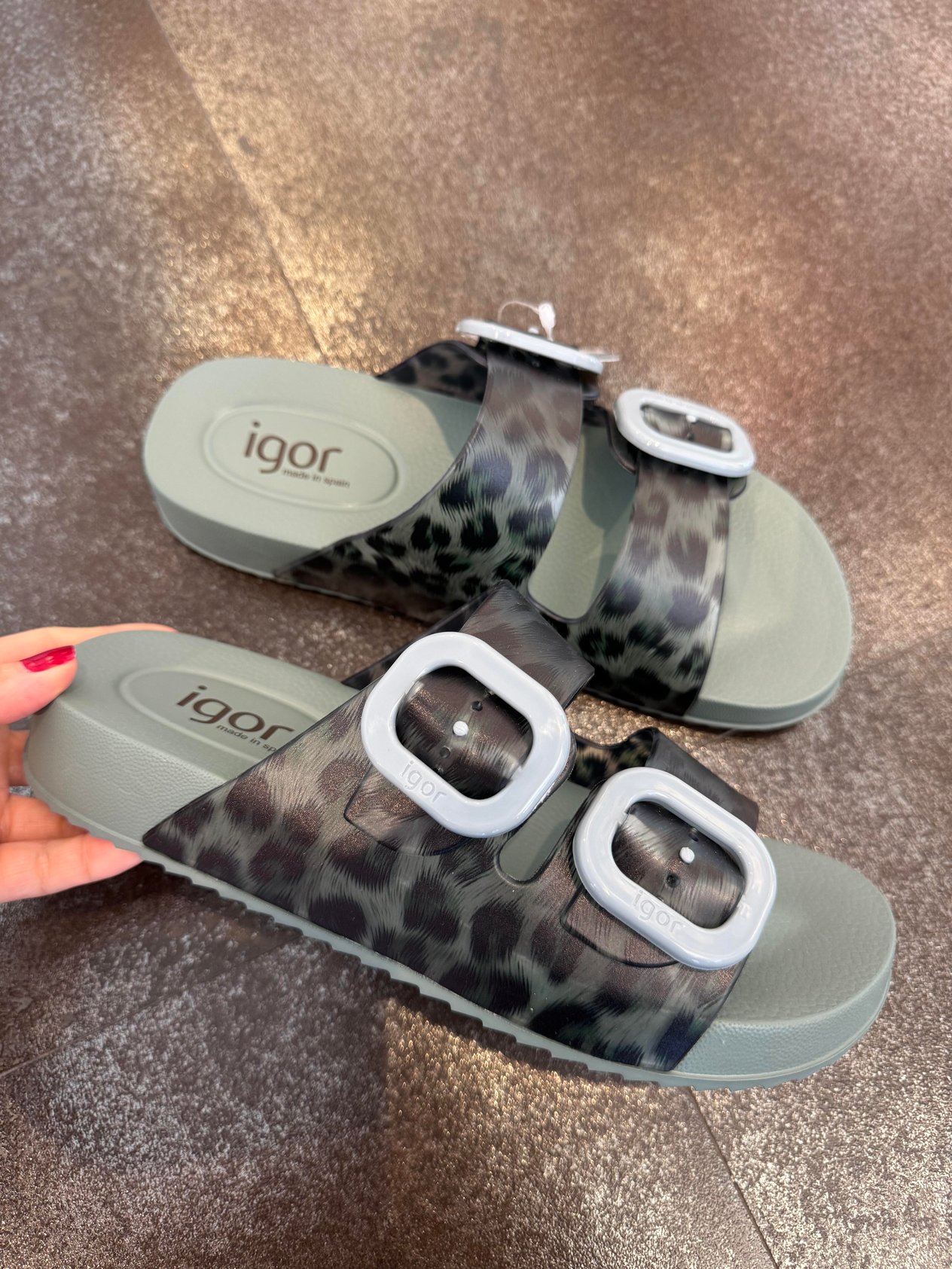 İgor S10336 Habana Brillo Leopar Terlik