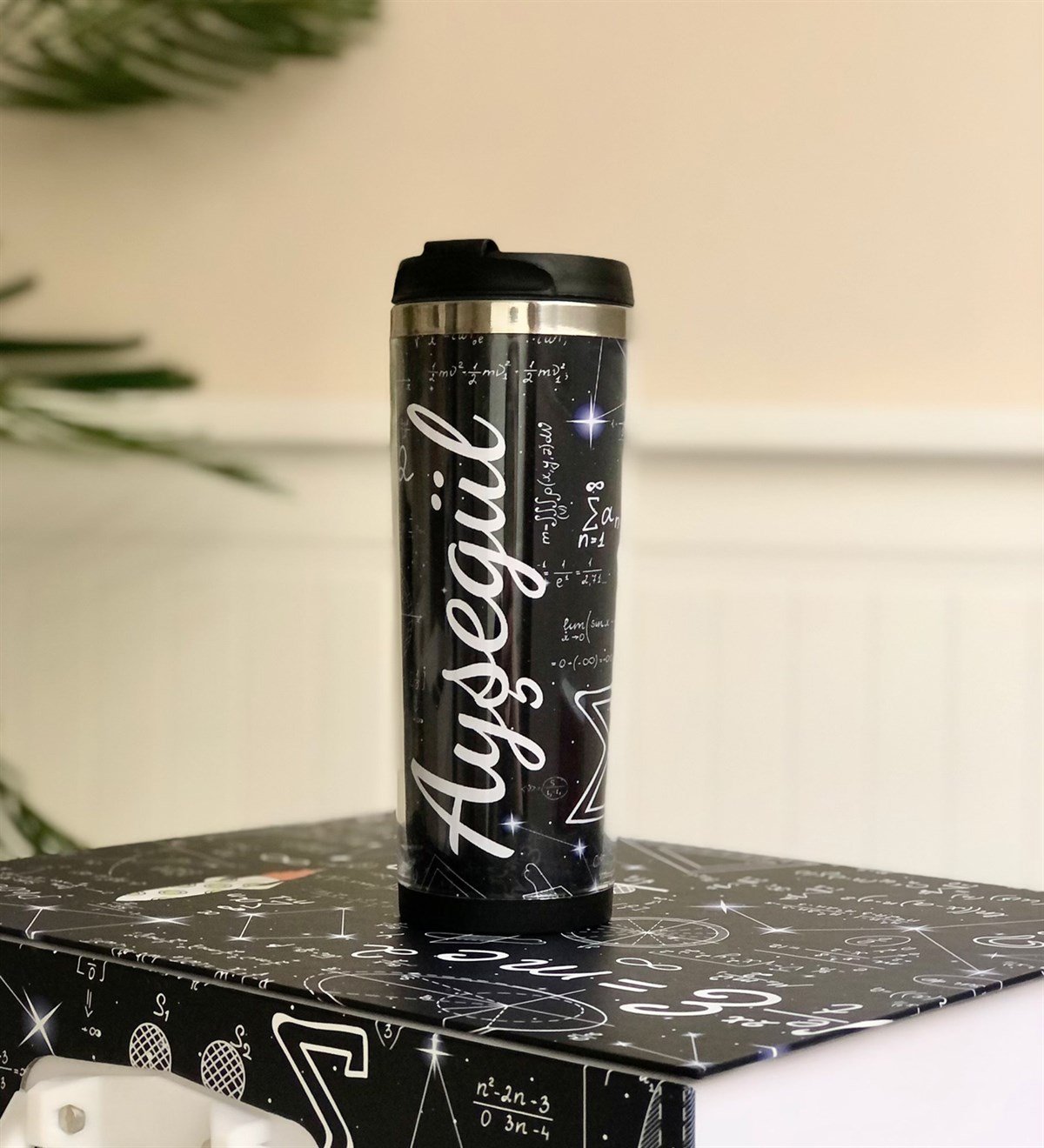 Kişiye Özel Emc ² Tasarımlı Özel Kutulu Hediye Seti Giftmoda Emc2-Mug-MKA-K-O 
