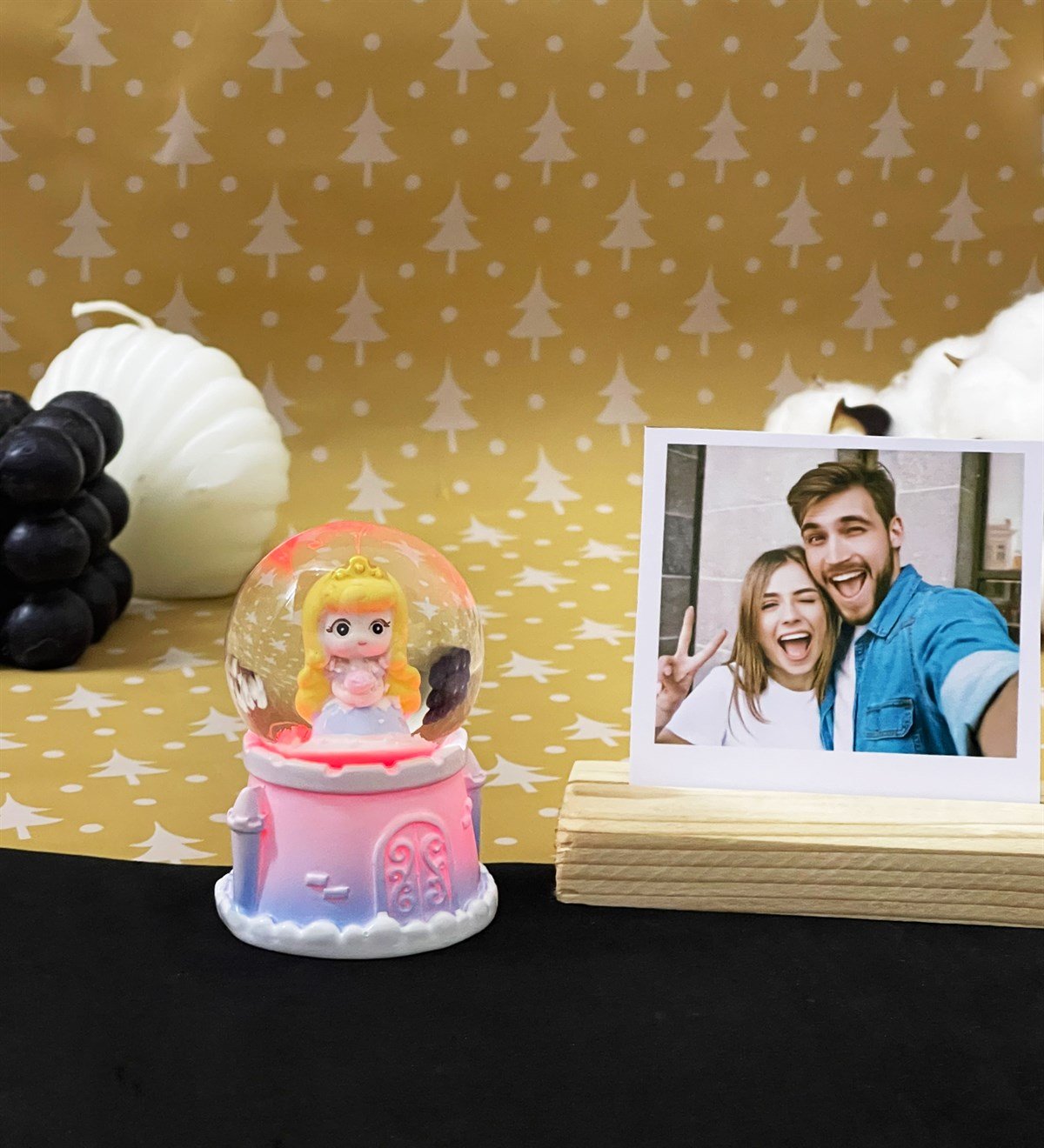 Kişiye Özel Ahşap Fotoğraf Tutucu Ve Sevimli Prenses Mini Işıklı Kar KüresigiftmodaGmhs101837