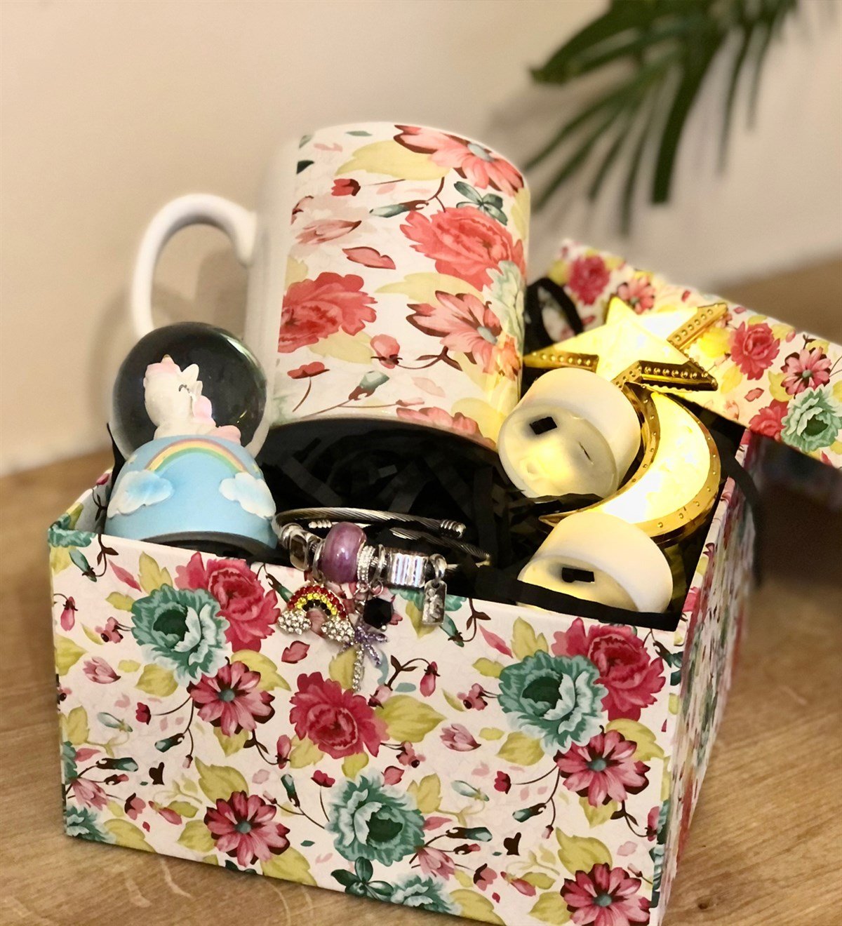 Kadınlara Özel Çiçek Desenli Hediye SetiGiftmoda Gmhs100020